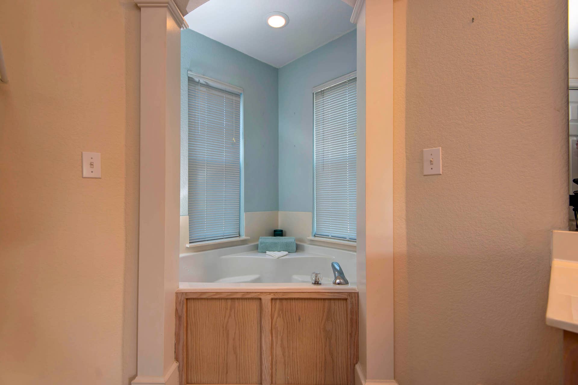 Corner Jetted Tub