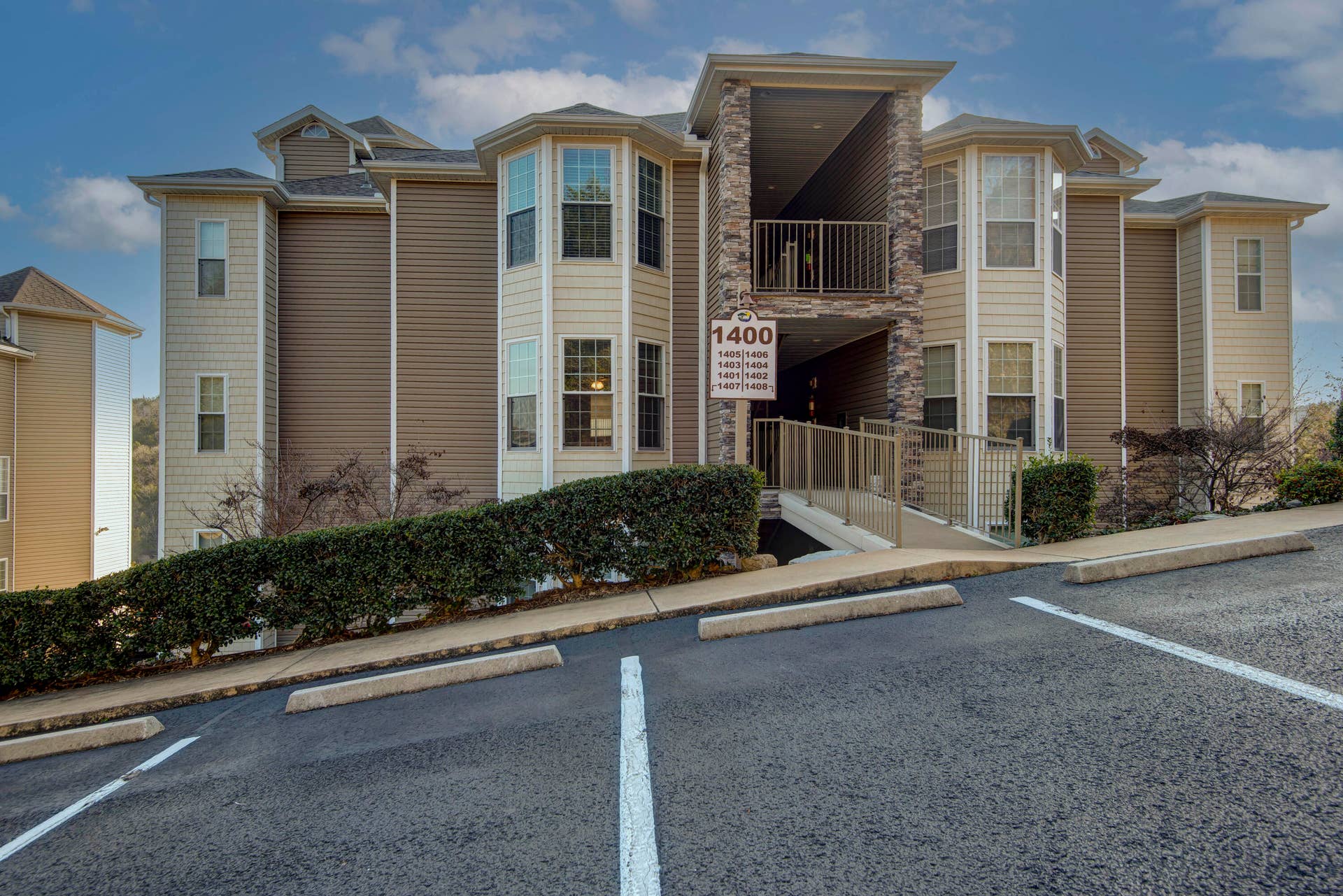 Walk-in lake front condo