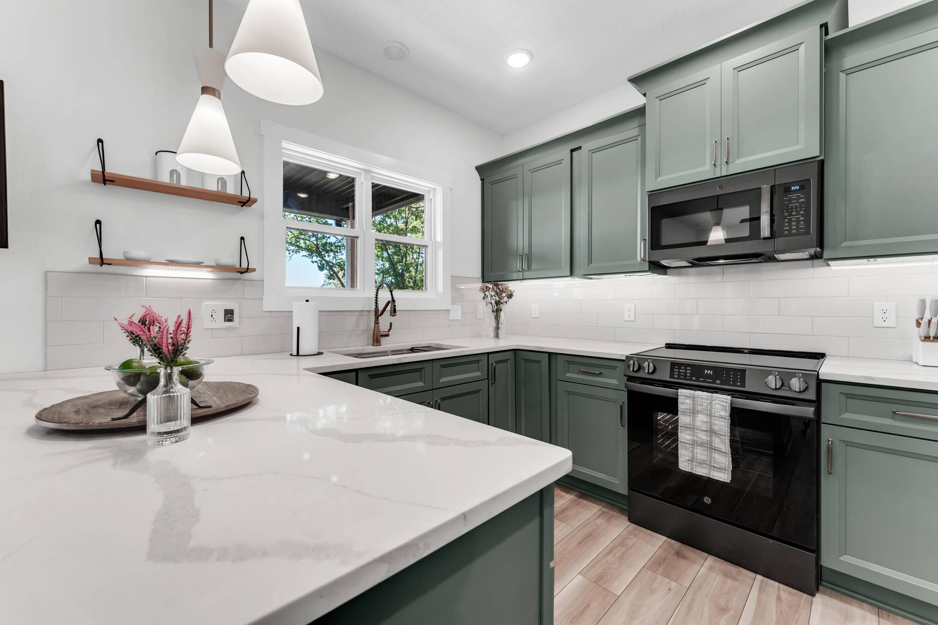 157 Rollin Pt, Branson West, MO 65737 Kitchen