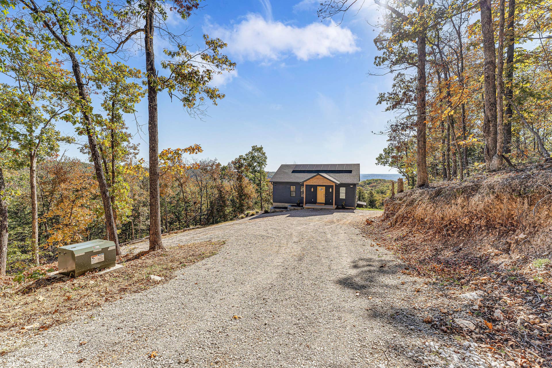 157 Rollin Pt, Branson West, MO 65737 Driveway
