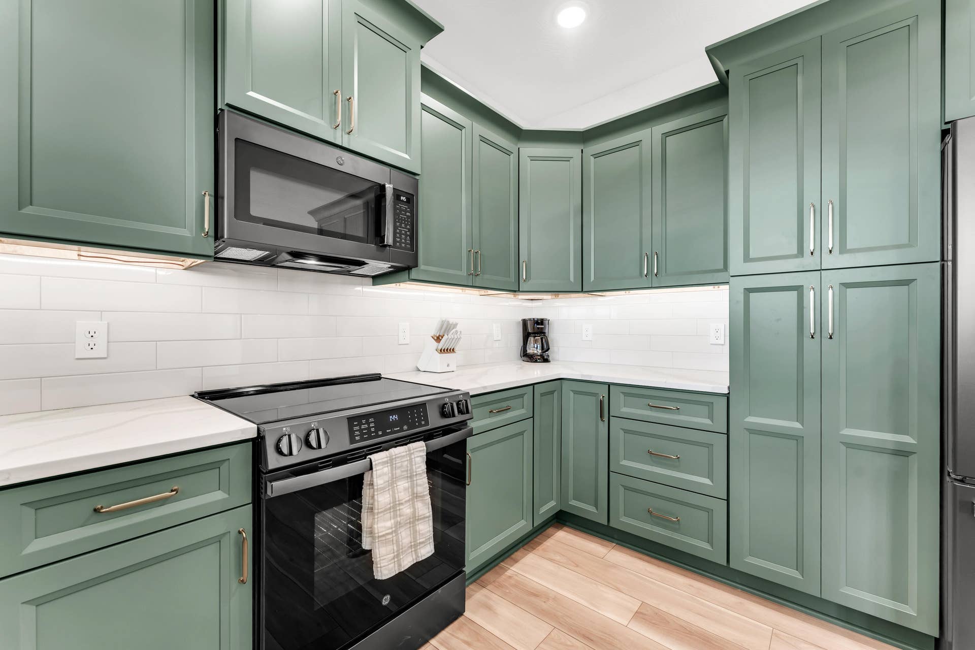157 Rollin Pt, Branson West, MO 65737 Pantry storage