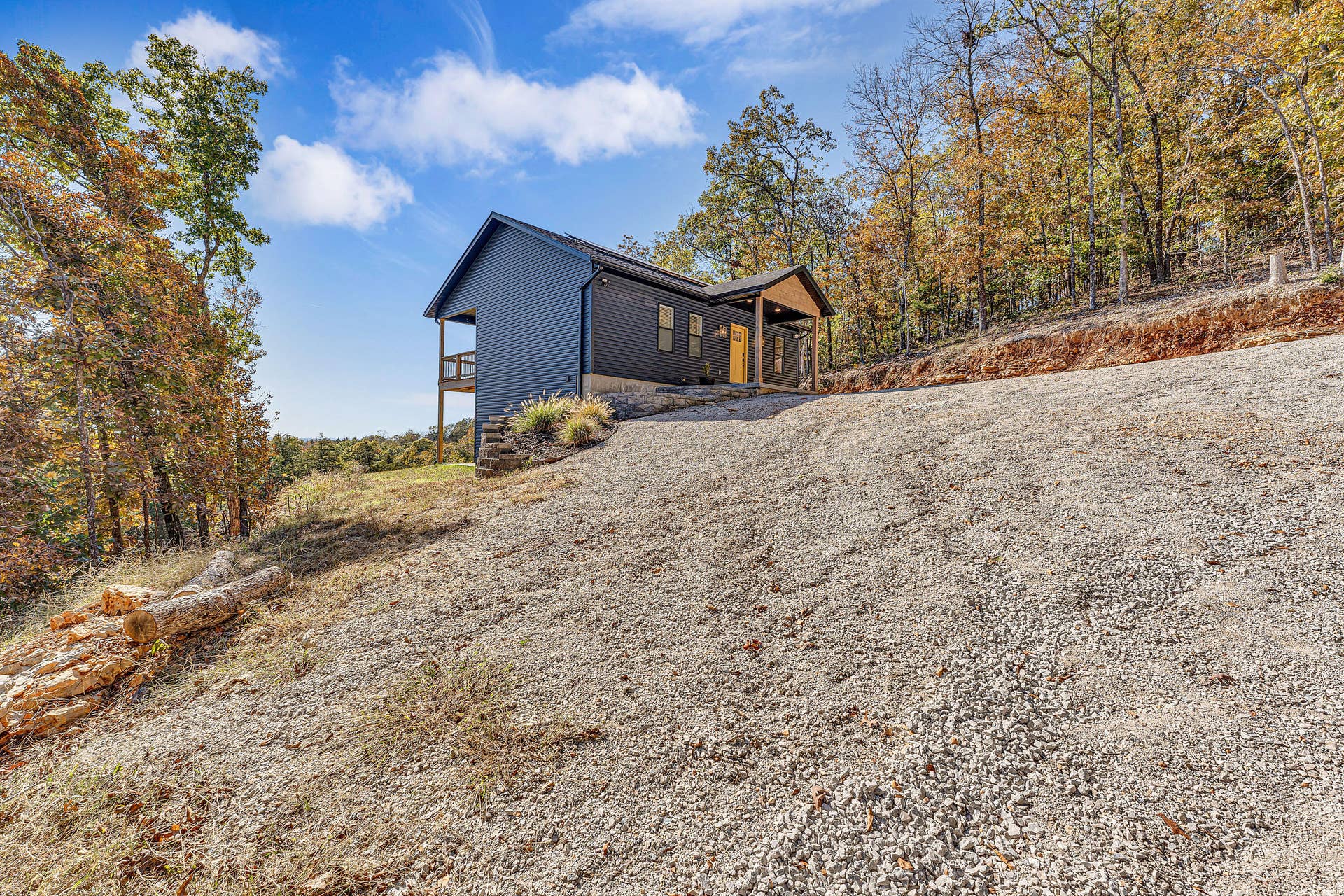157 Rollin Pt, Branson West, MO 65737 Driveway