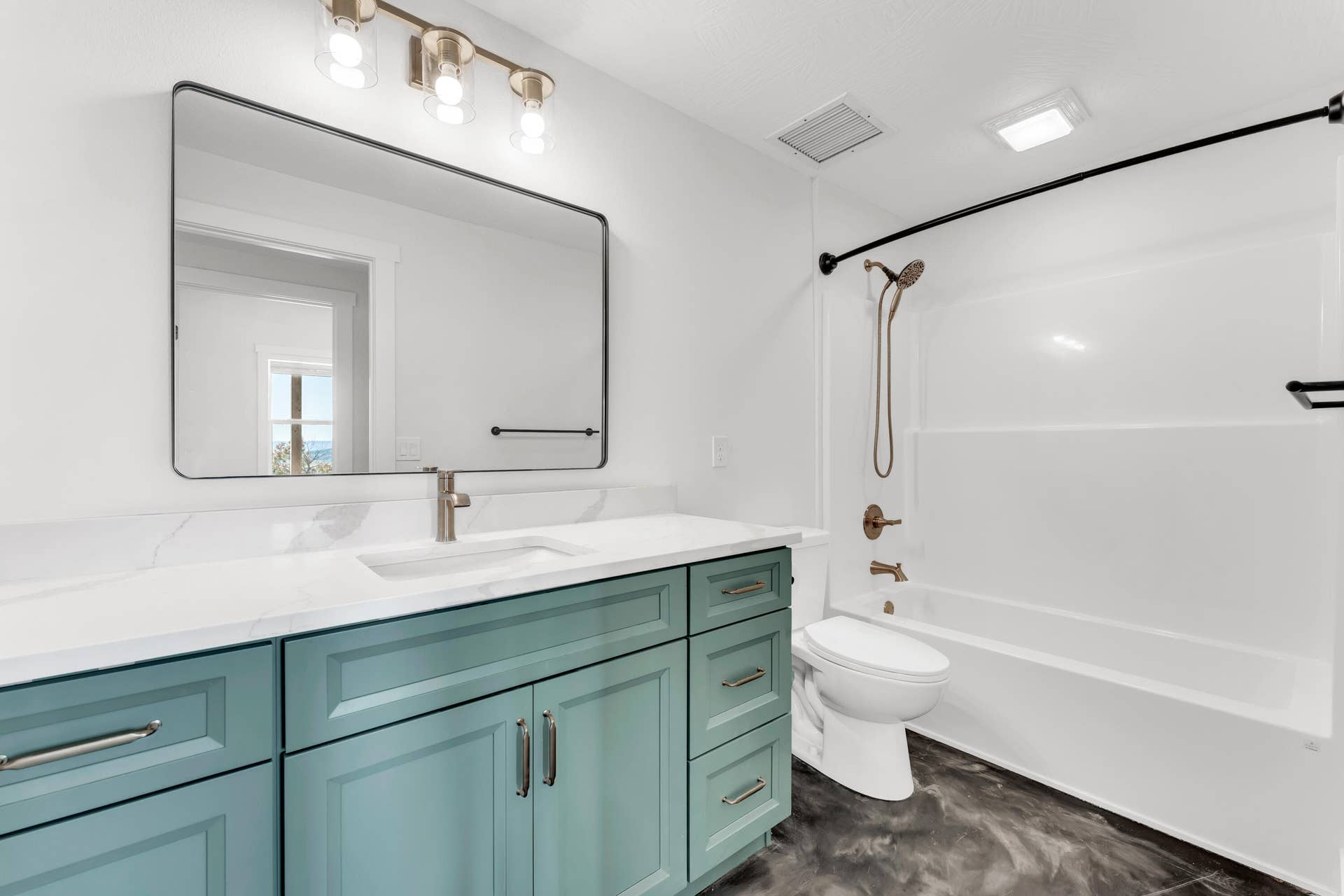 157 Rollin Pt, Branson West, MO 65737 Basement bathroom