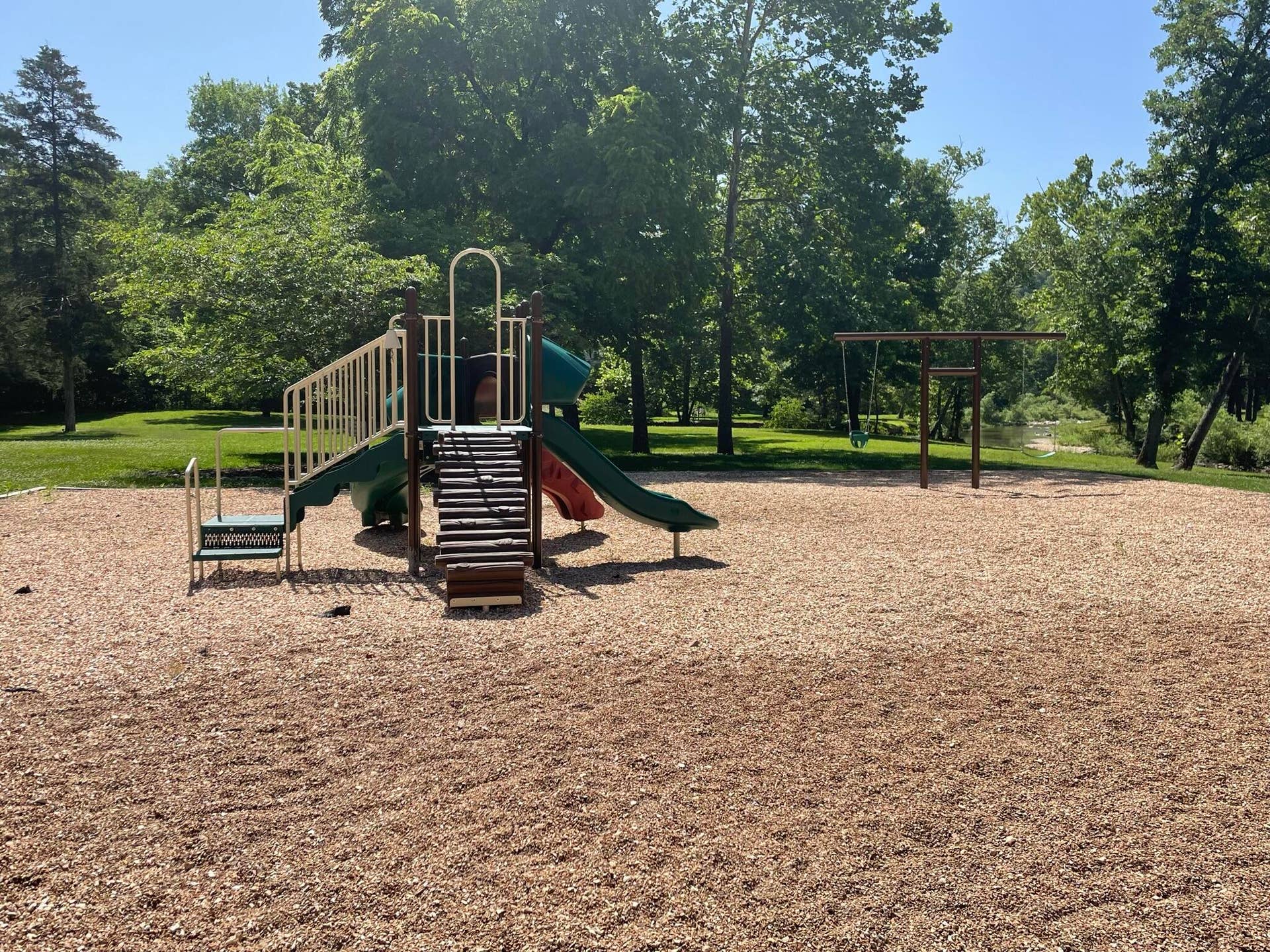 61 Bells Ave., Branson West, MO 65737 2.2 Park Next to Gazebo