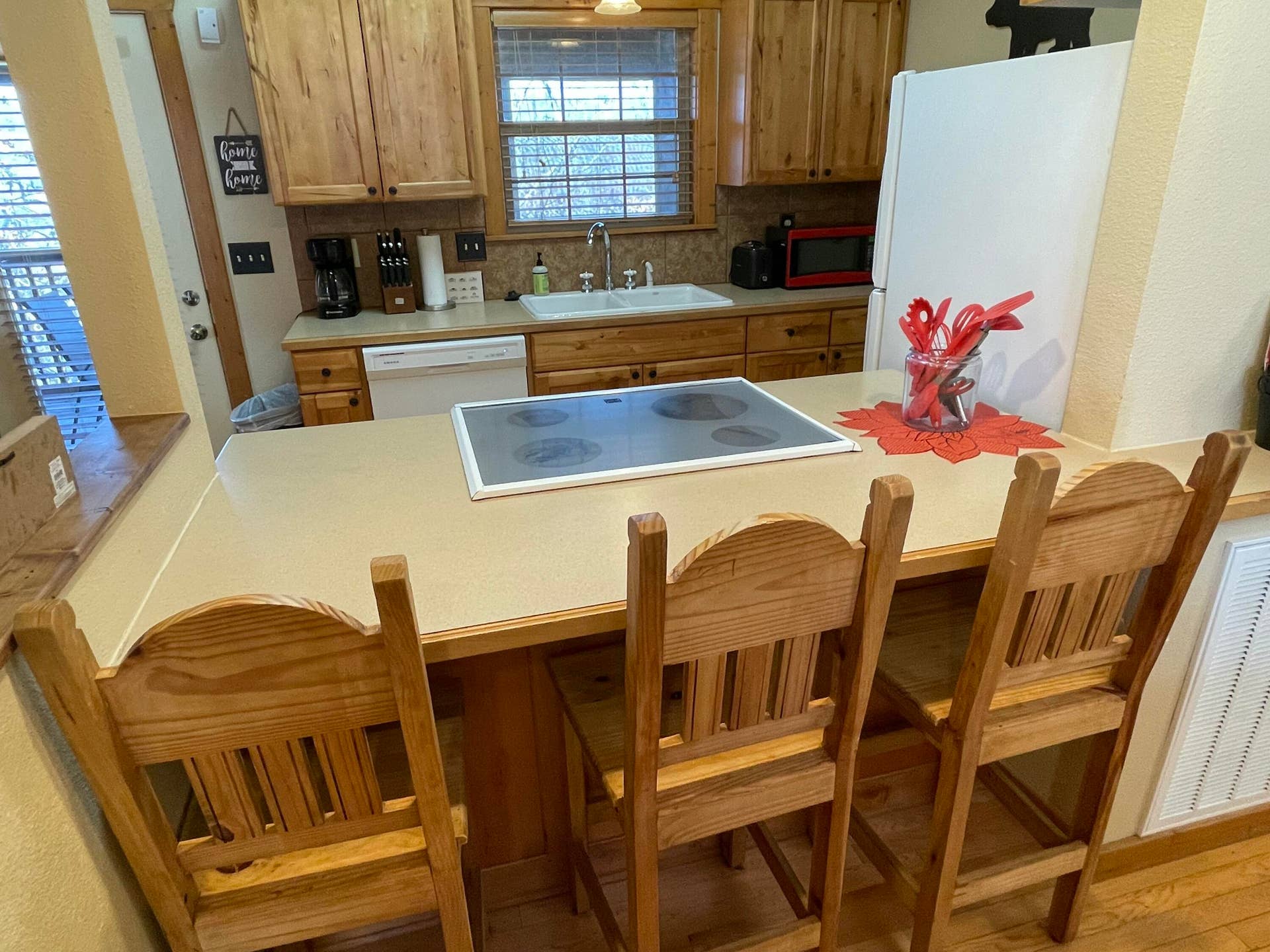 61 Bells Ave., Branson West, MO 65737 Total seating 10!