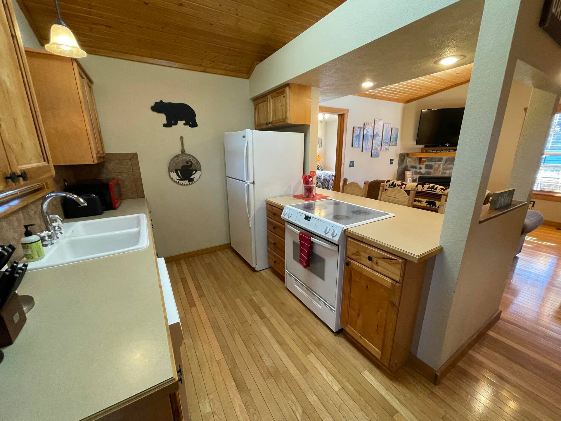 61 Bells Ave., Branson West, MO 65737 Super Convenient