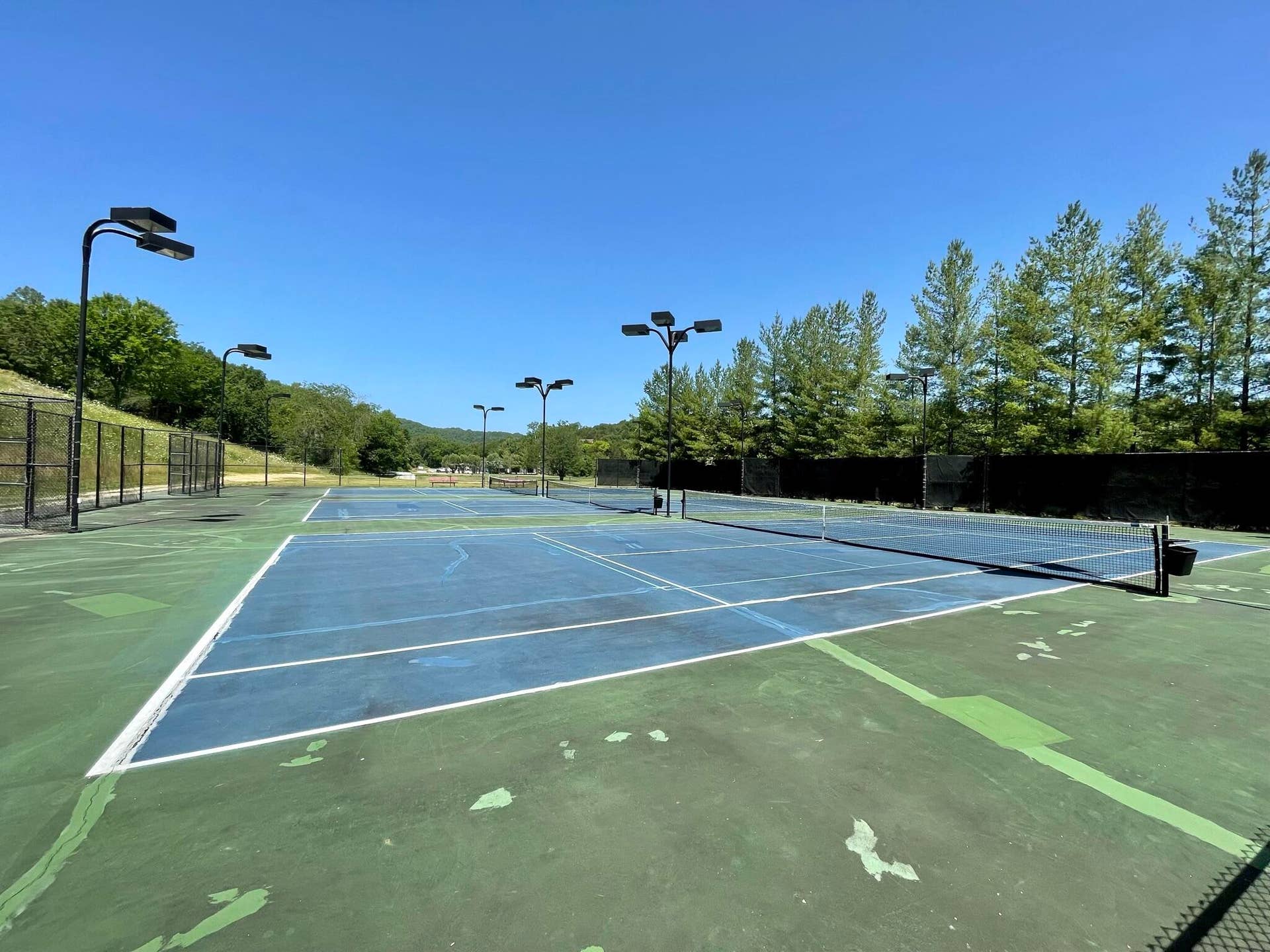 61 Bells Ave., Branson West, MO 65737 1.5 Tennis Courts