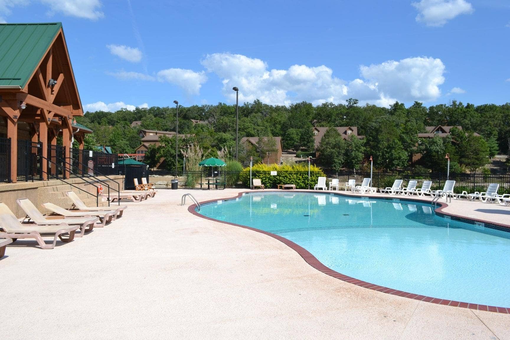 61 Bells Ave., Branson West, MO 65737 2.4 Pavilion Pool