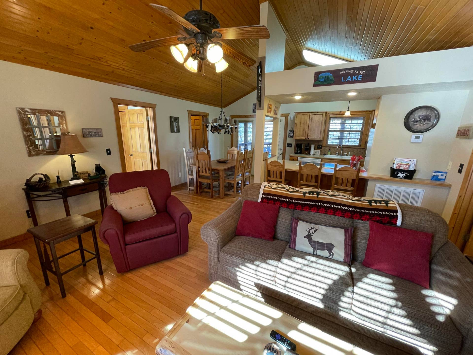 61 Bells Ave., Branson West, MO 65737 Open to Kitchen/Dining