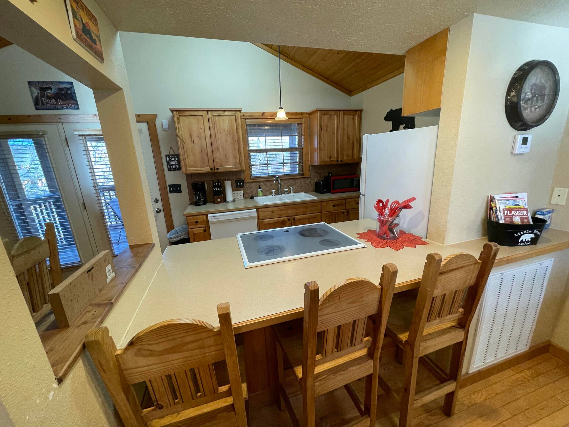61 Bells Ave., Branson West, MO 65737 Kitchen Bar