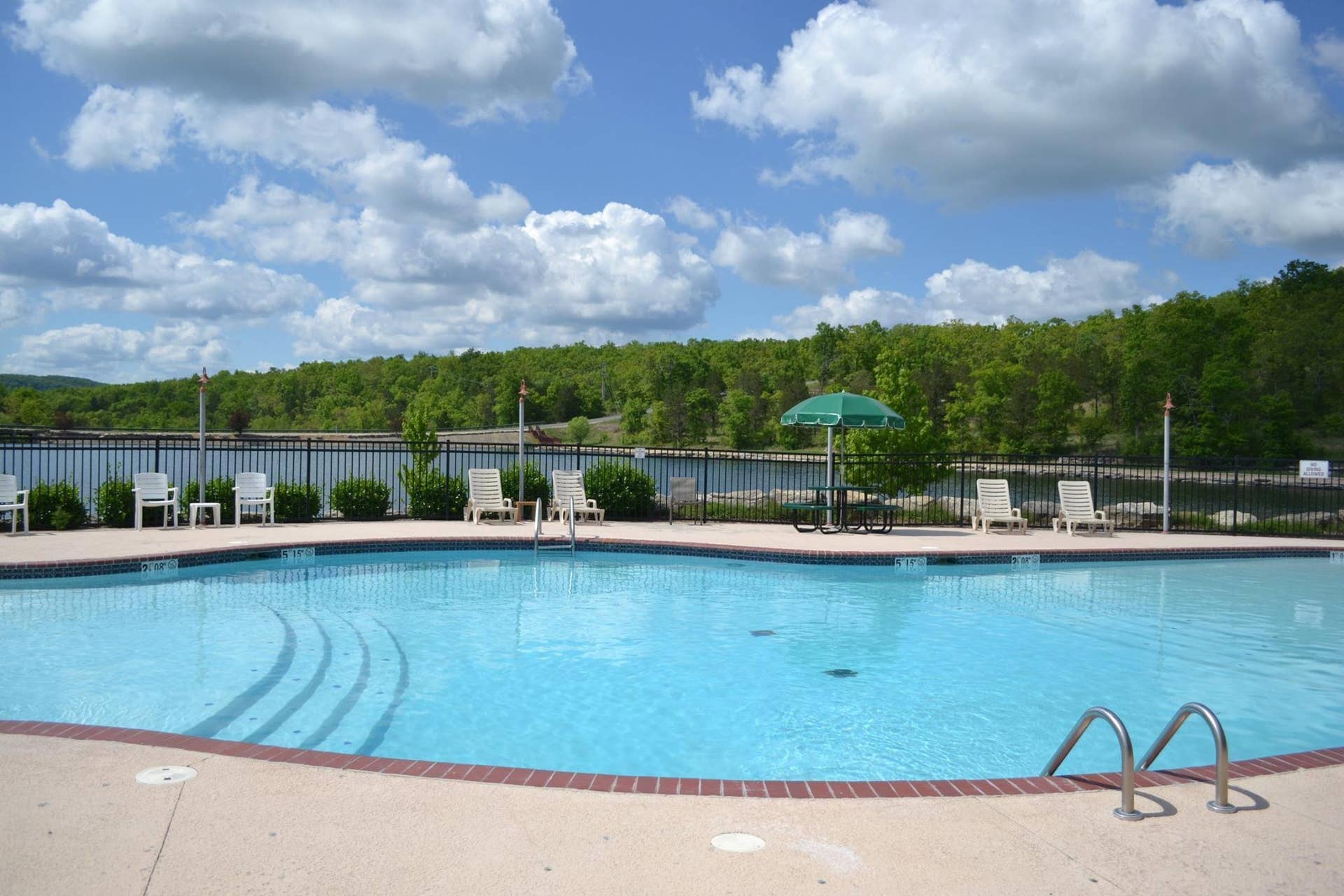 61 Bells Ave., Branson West, MO 65737 2.5 Pavilion Pool