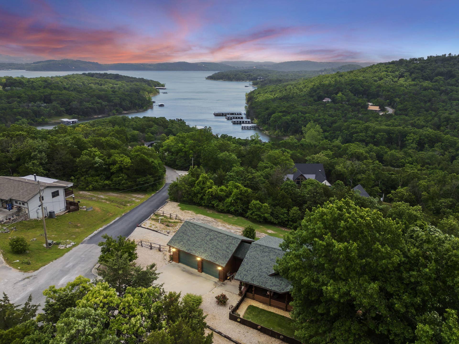 10 Baywood Circle, Branson West, MO 65737 4-web-or-mls-DJI_0640-3a