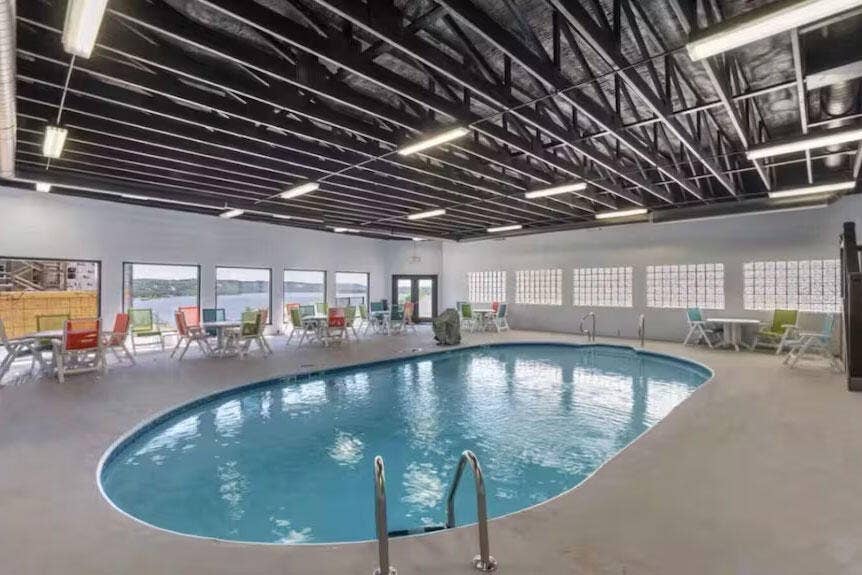 88 Towers Aly Unit #402, Kimberling City, MO 65686 Kimberling Crossing Indoor pool