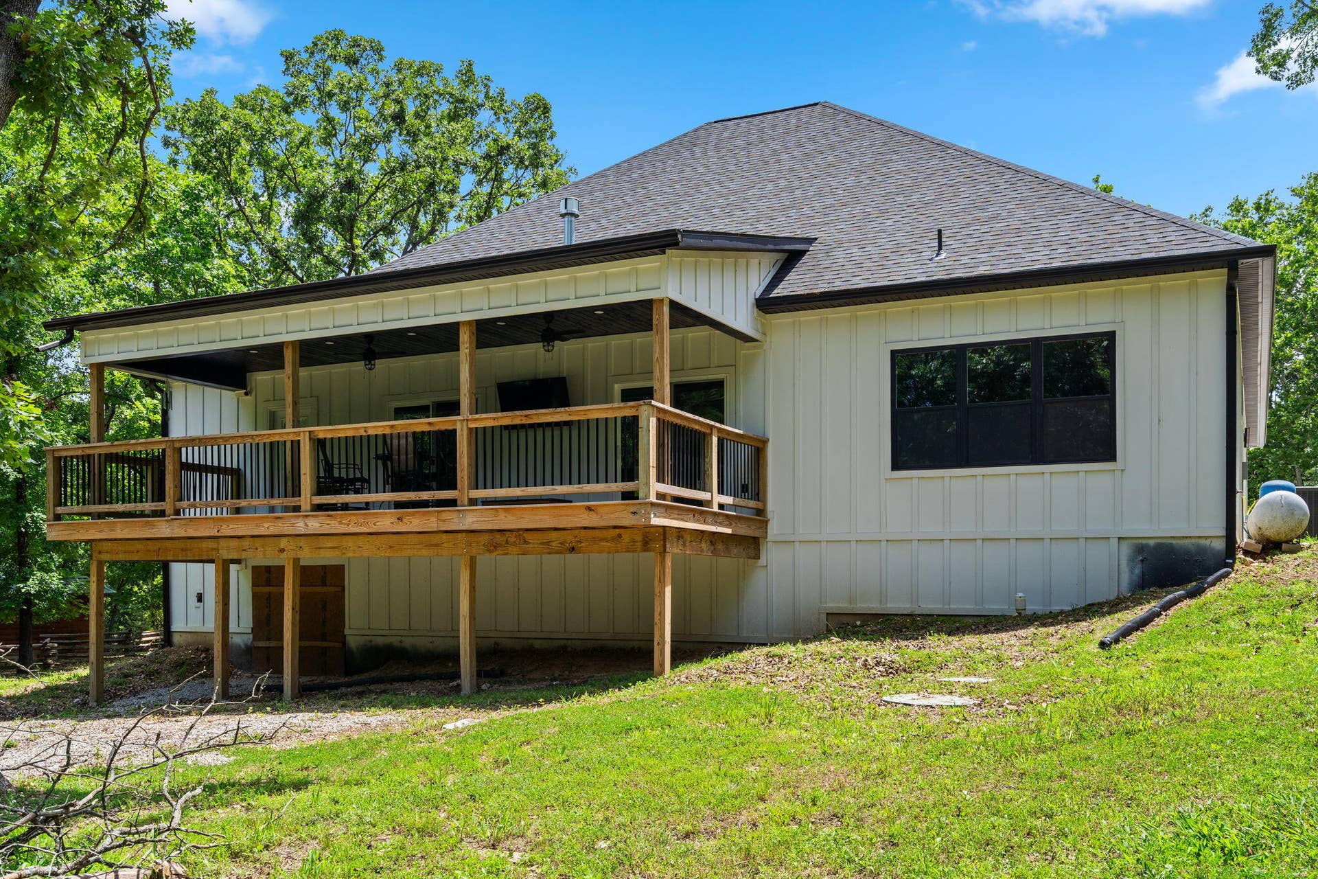 789-Breezy-Pt-Waterfront-Home