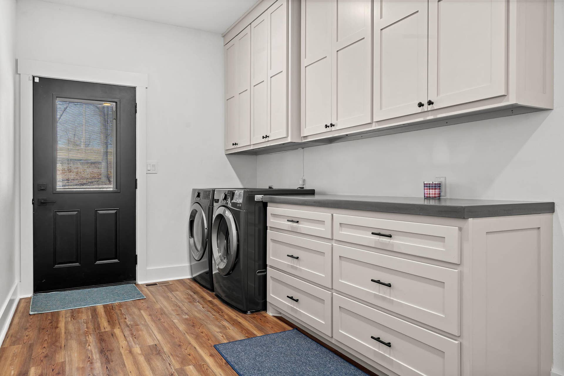 789-Breezy-Pt-Laundry-Mudroom