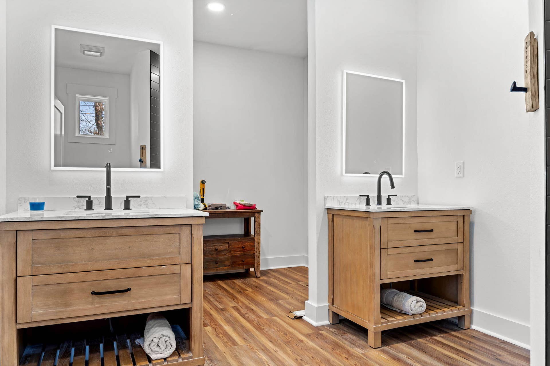 789-Breezy-Pt-Dual-Sinks-Spa