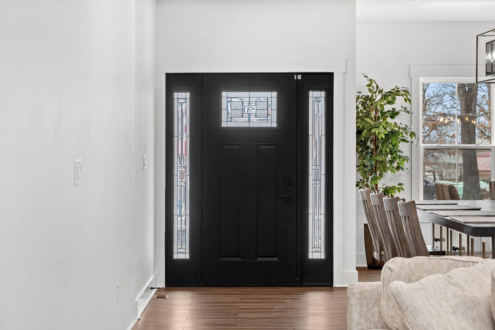 789-Breezy-Pt-Foyer-Entry-Home
