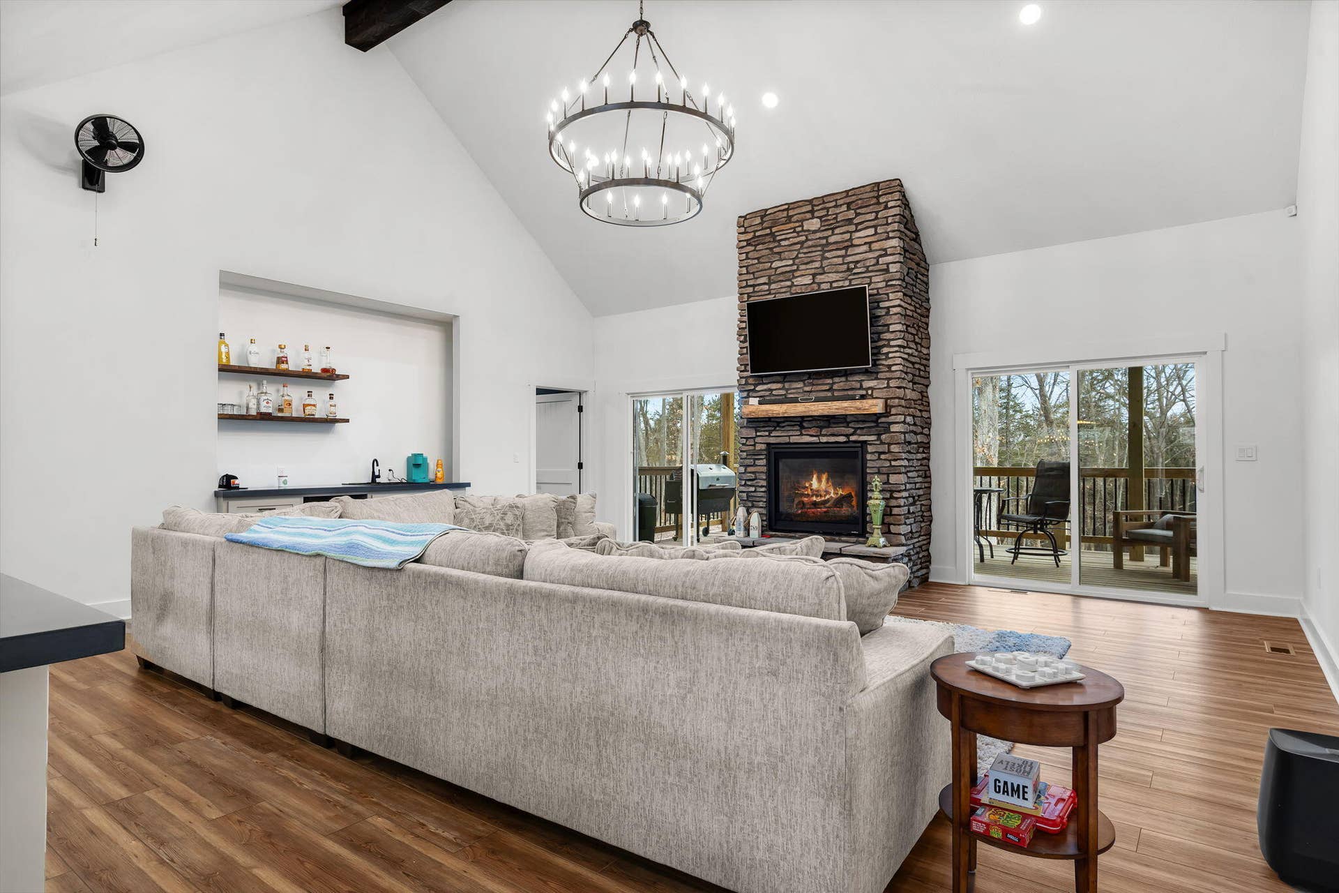 789-Breezy-Pt-Vaulted-Beamed-Ceilings