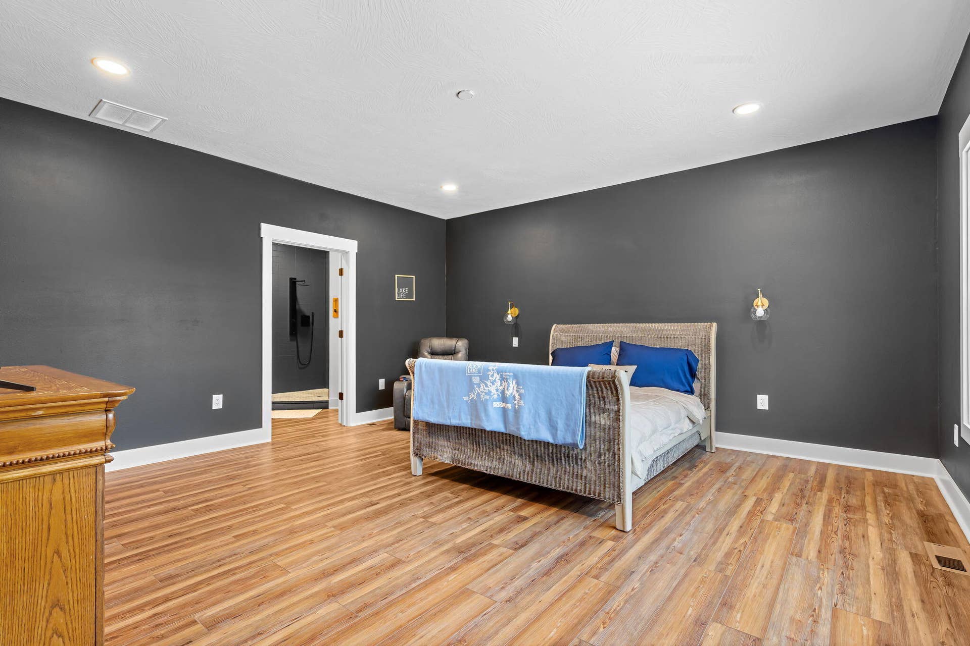 789-Breezy-Pt-Bedroom-Ensuite