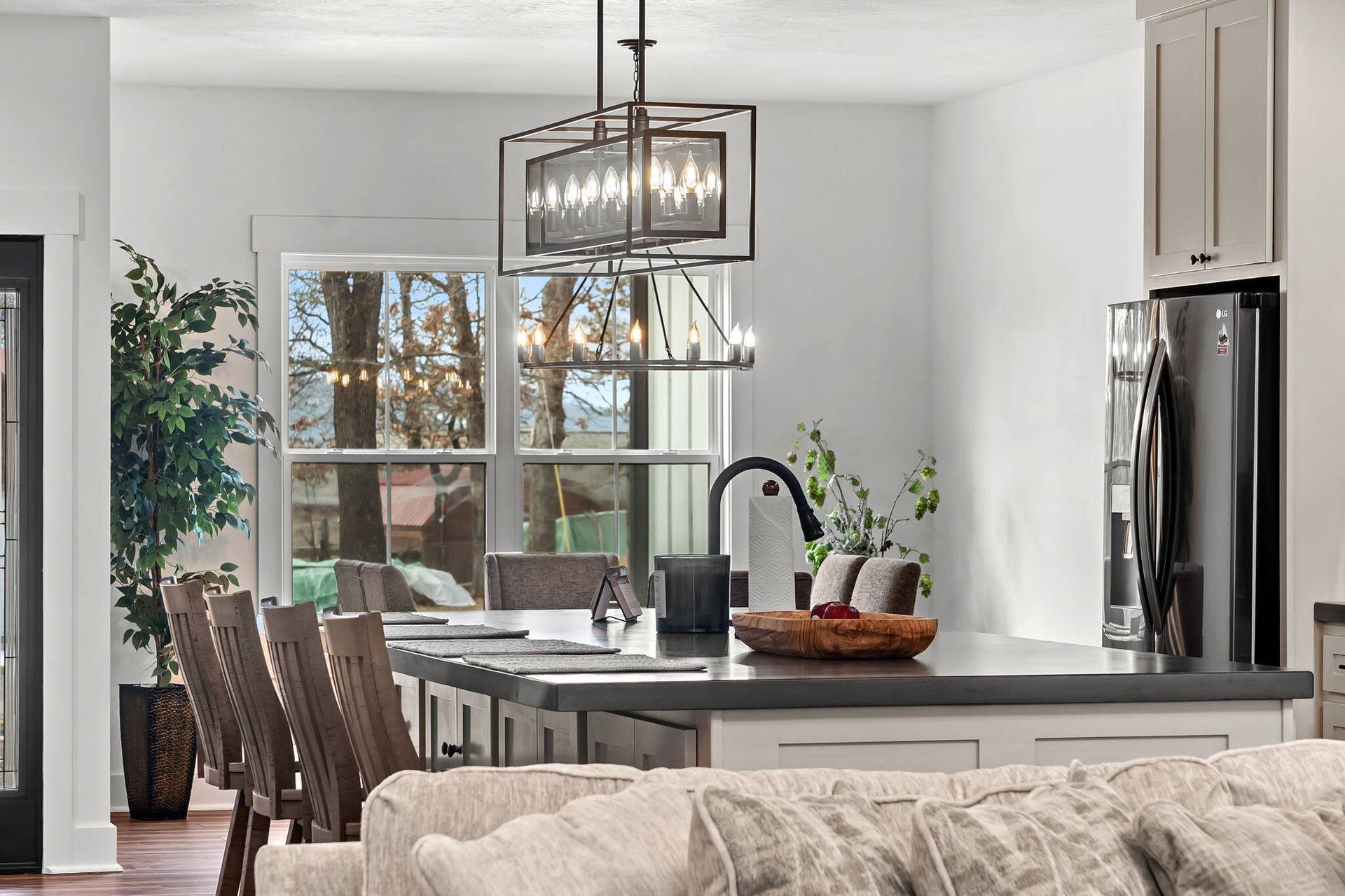 789-Breezy-Pt-Kitchen-Bar-Home