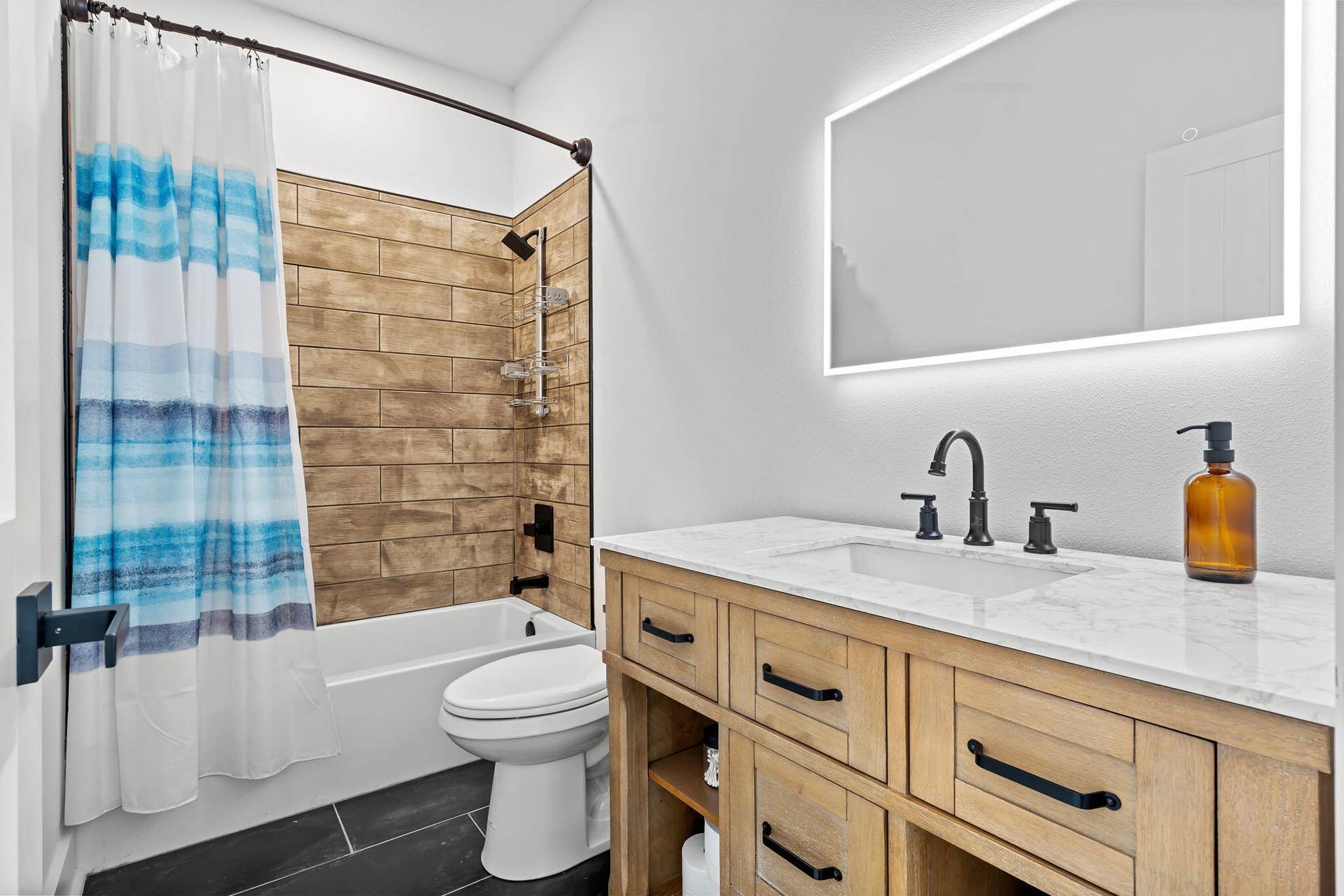 789-Breezy-Pt-Third-Full-Bath