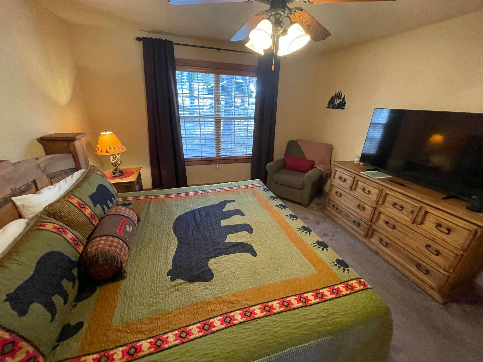 101 Lost Creek Circle, #5, Branson West, MO 65737 Big King Bed