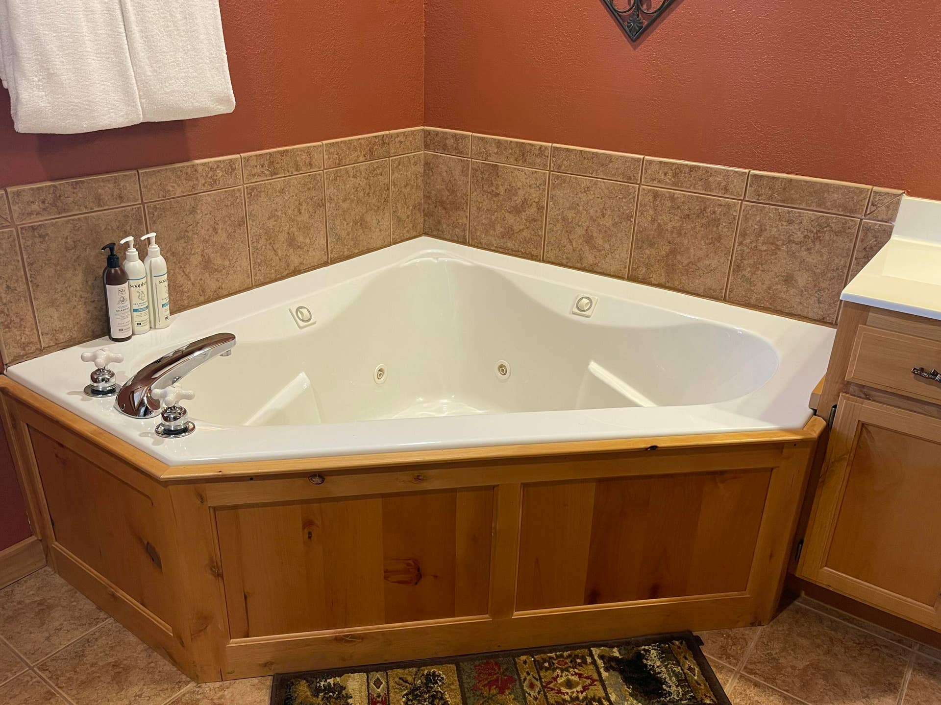 101 Lost Creek Circle, #5, Branson West, MO 65737 Jetted Tub