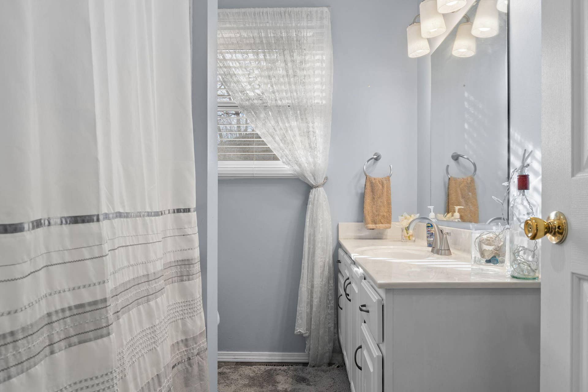 127-Trails-End-St-Cozy-Bath
