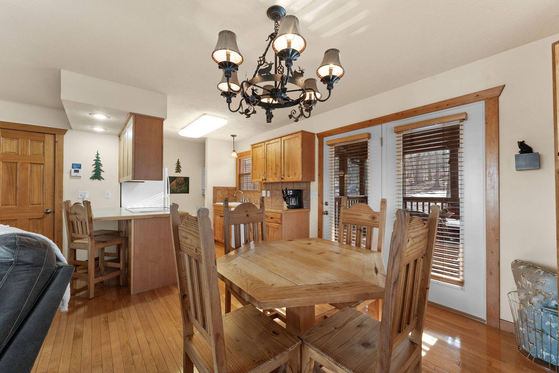 Dining Area to Kitchen