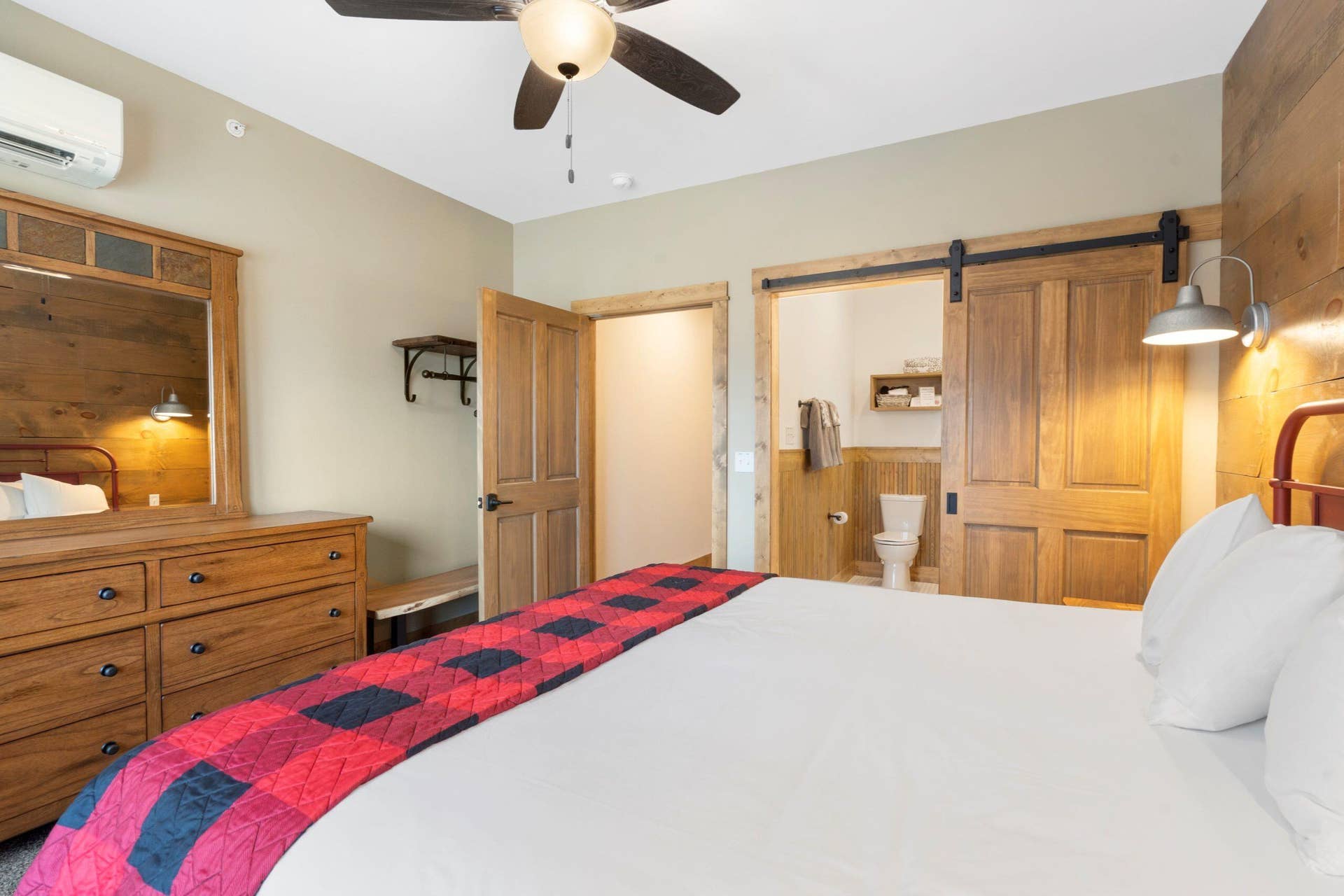 235 Carefree Lane, #16, Kimberling City, MO 65686 133-Carefree-Ln-16-Turnkey-Master-Suite
