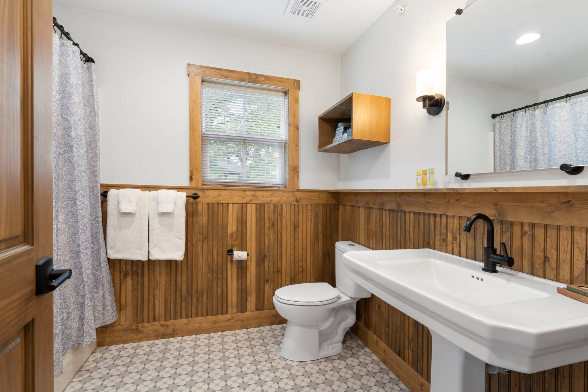 235 Carefree Lane, #16, Kimberling City, MO 65686 133-Carefree-Ln-16-Modern-Bathroom