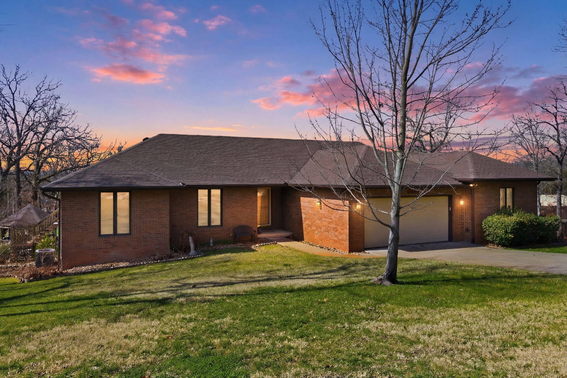 Spacious lot