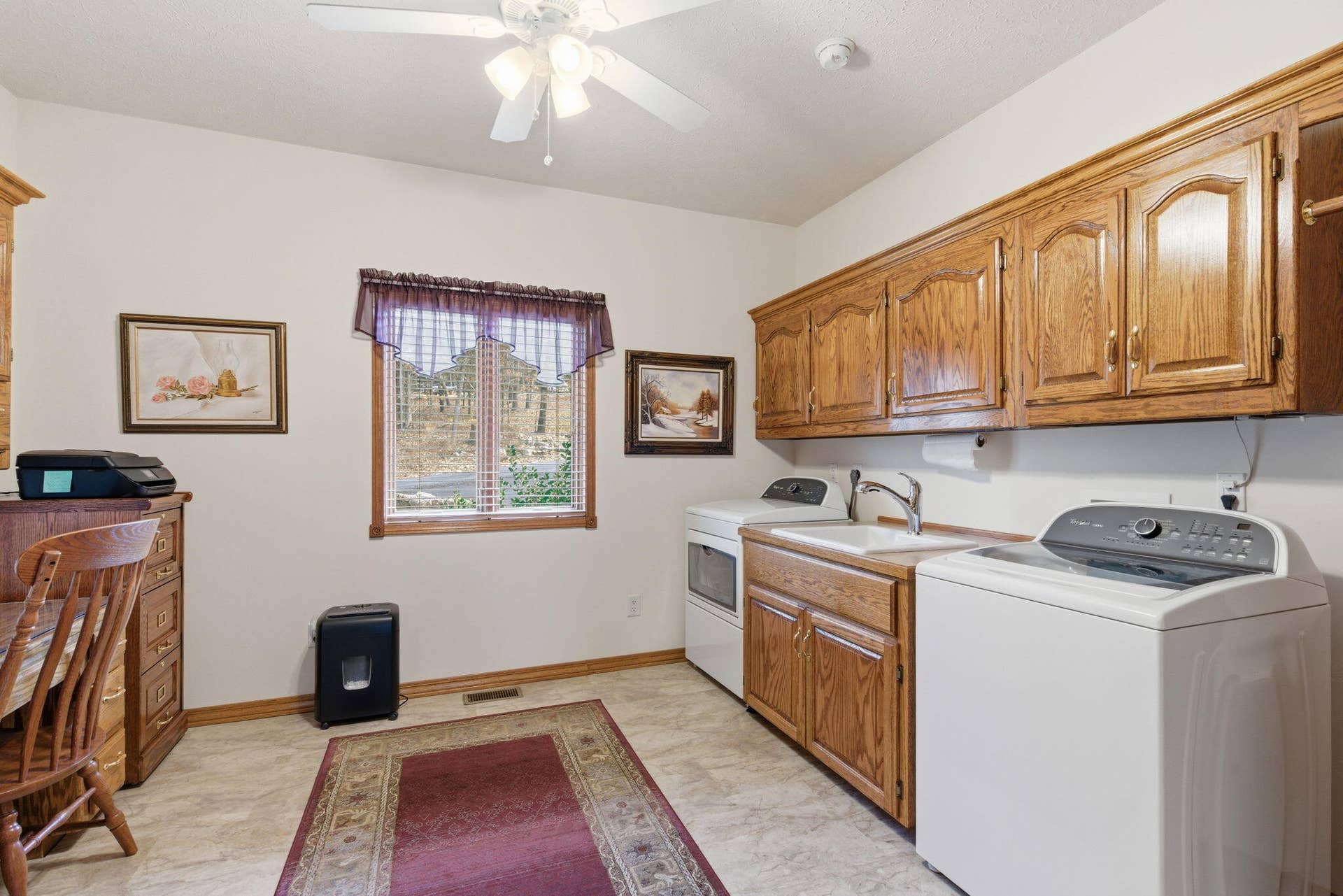 Great laundry/office space
