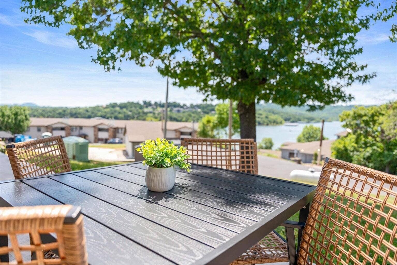 100 Getaway Circle, #115, Kimberling City, MO 65686 f2293823ee814b50b9db2451bae3cbbe-MediumO