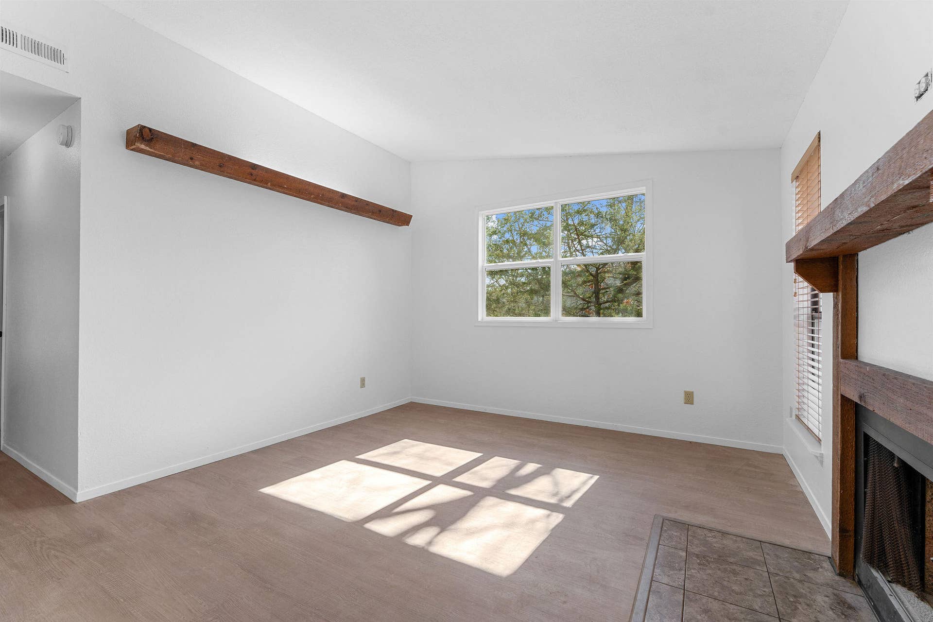 68 Rasso Way, #73, Kimberling City, MO 65686 Brand New Window
