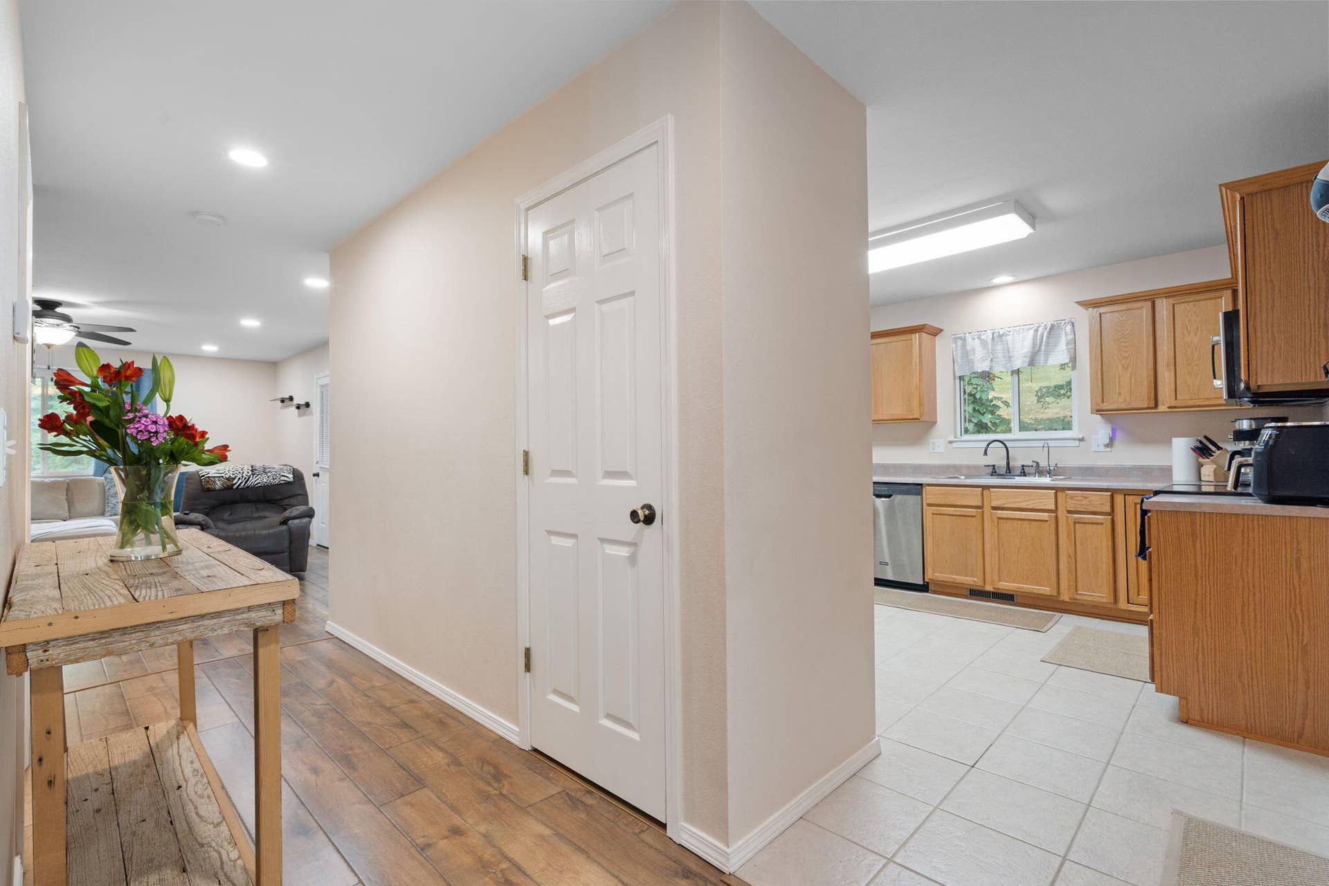 175 Canyon Forest Circle, Kimberling City, MO 65686 175-Canyon-Forest-Foyer-Open Concept Liv