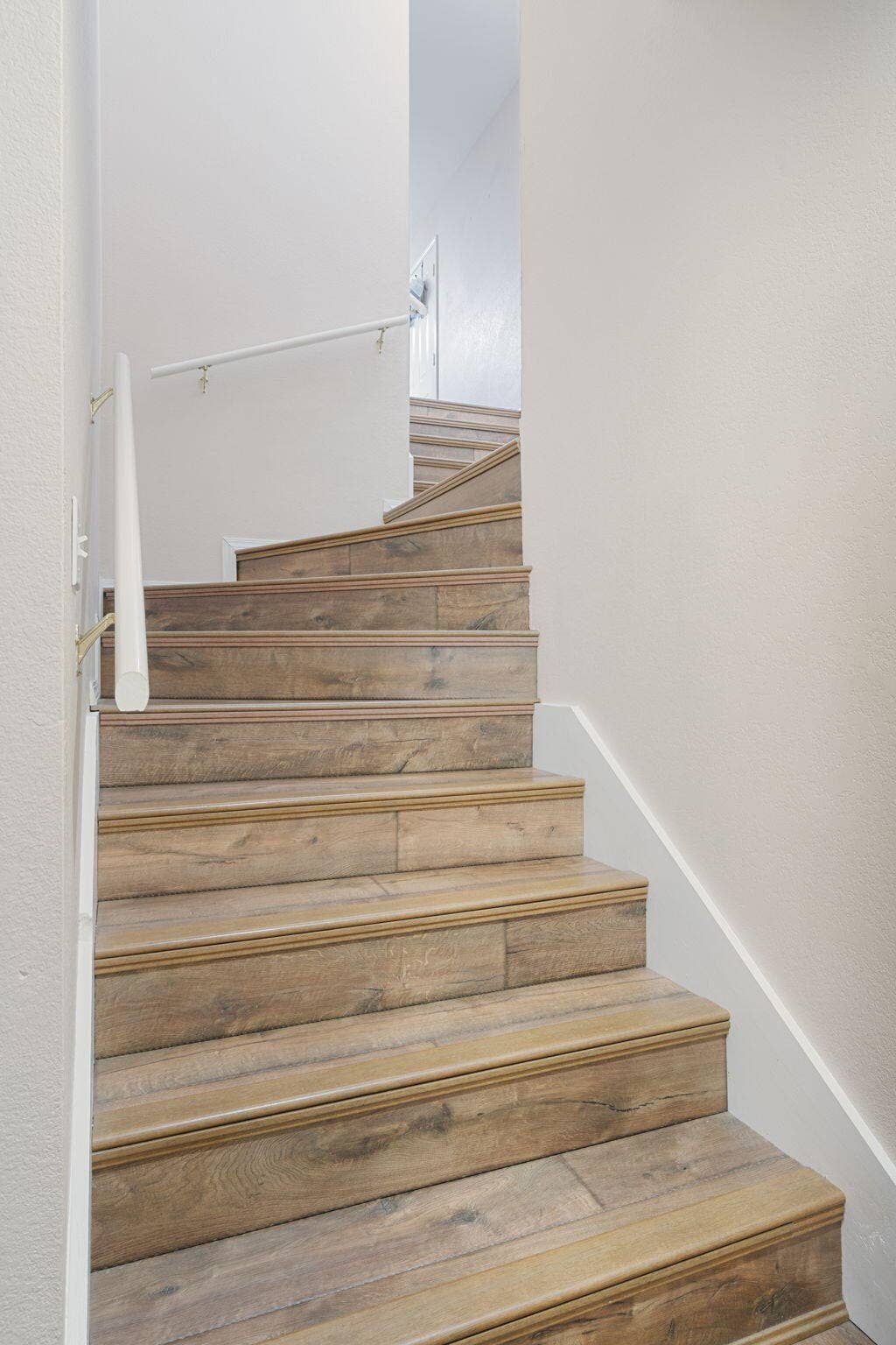 175 Canyon Forest Circle, Kimberling City, MO 65686 175-Canyon-Forest-Staircase-Two Living S