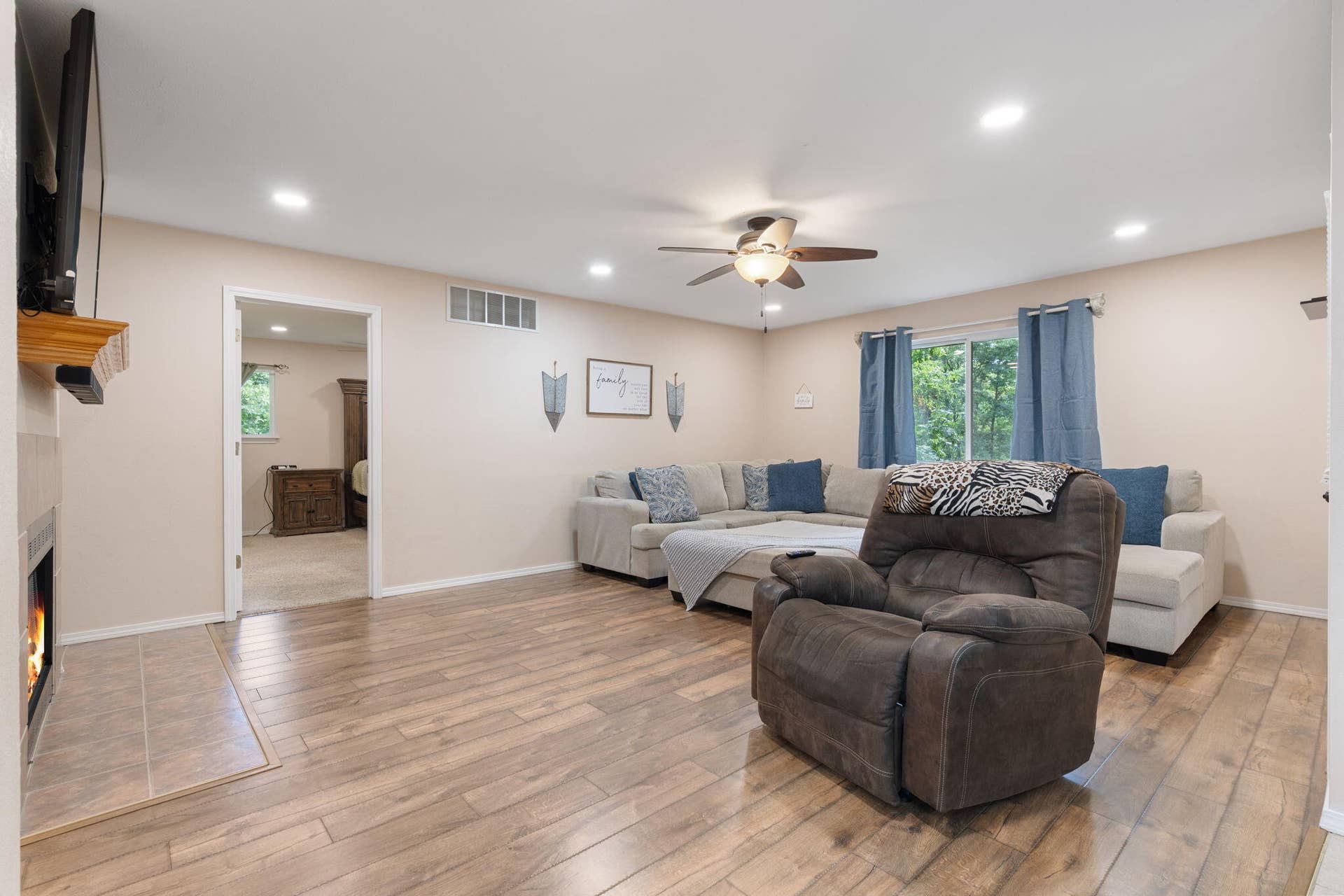 175 Canyon Forest Circle, Kimberling City, MO 65686 175-Canyon-Forest-Living-Open Concept-Fi