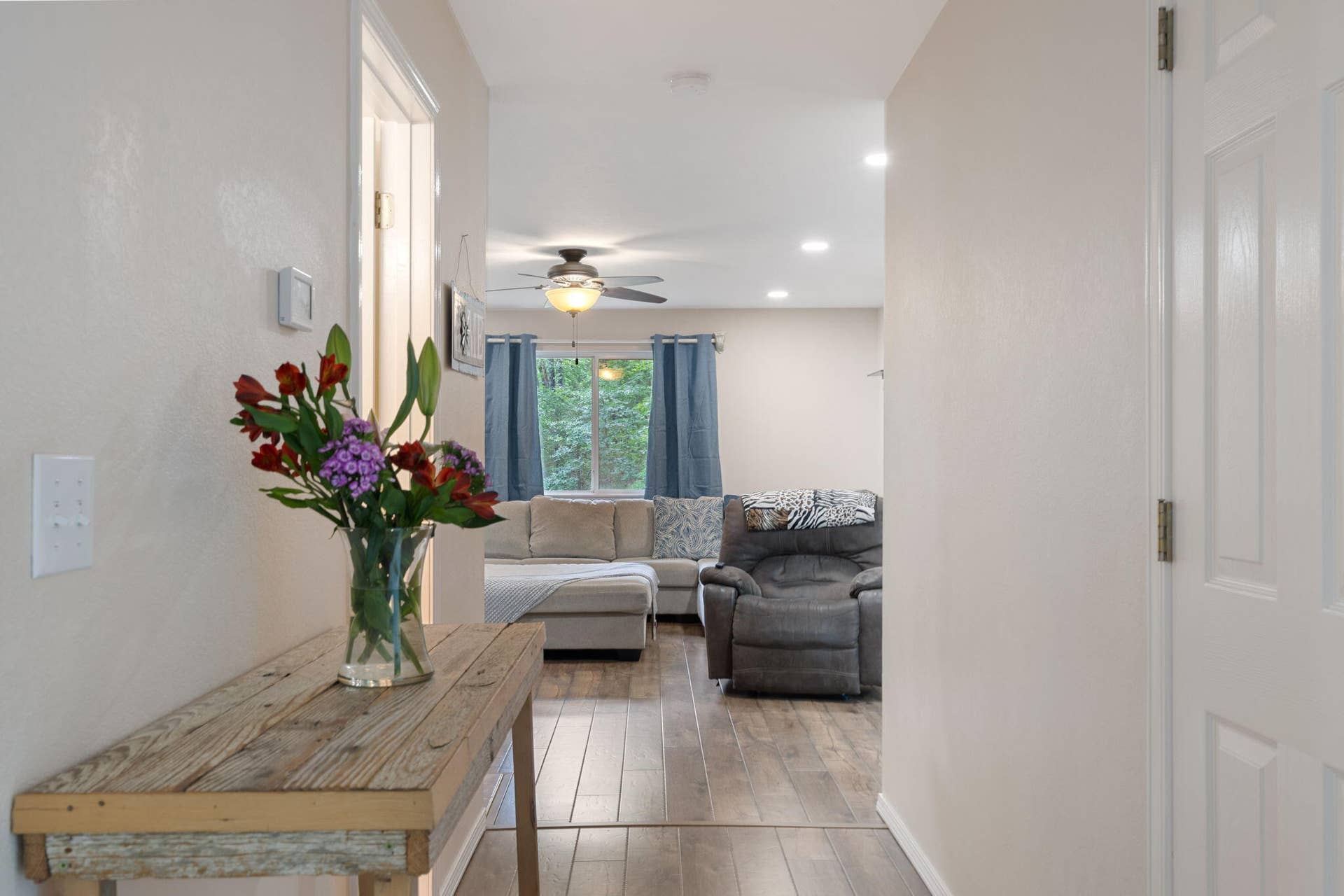 175 Canyon Forest Circle, Kimberling City, MO 65686 175-Canyon-Forest-Foyer-Modern-Move in R