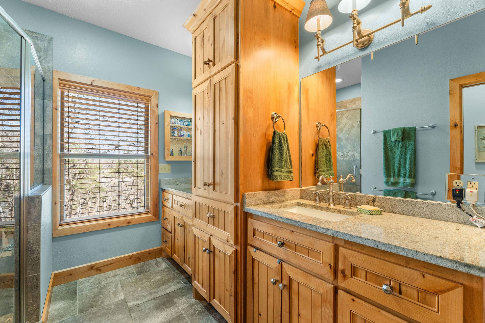 429 Hidden Shores Drive, Branson West, MO 65737 Primary En-Suite