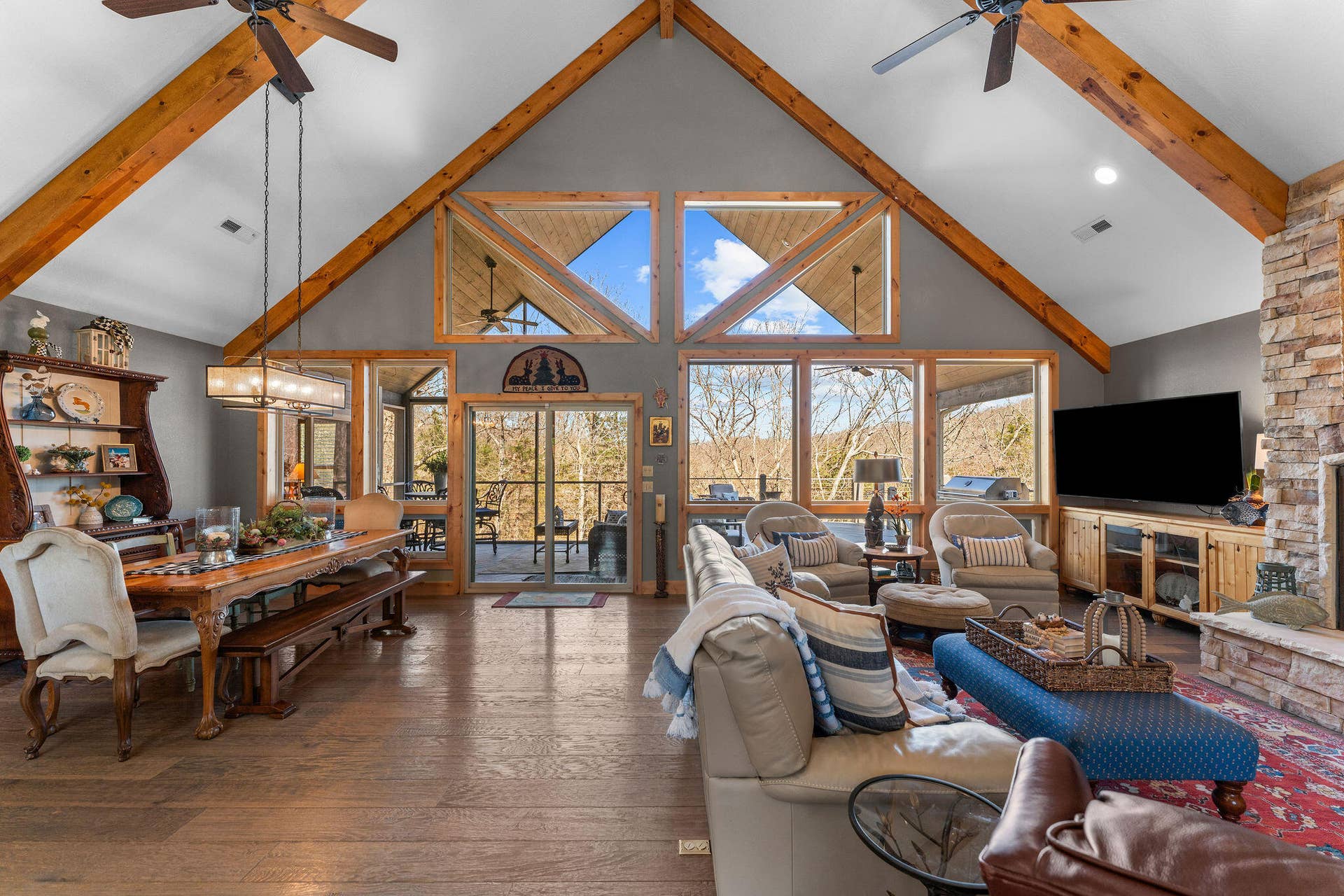 429 Hidden Shores Drive, Branson West, MO 65737 Vaulted Ceilings