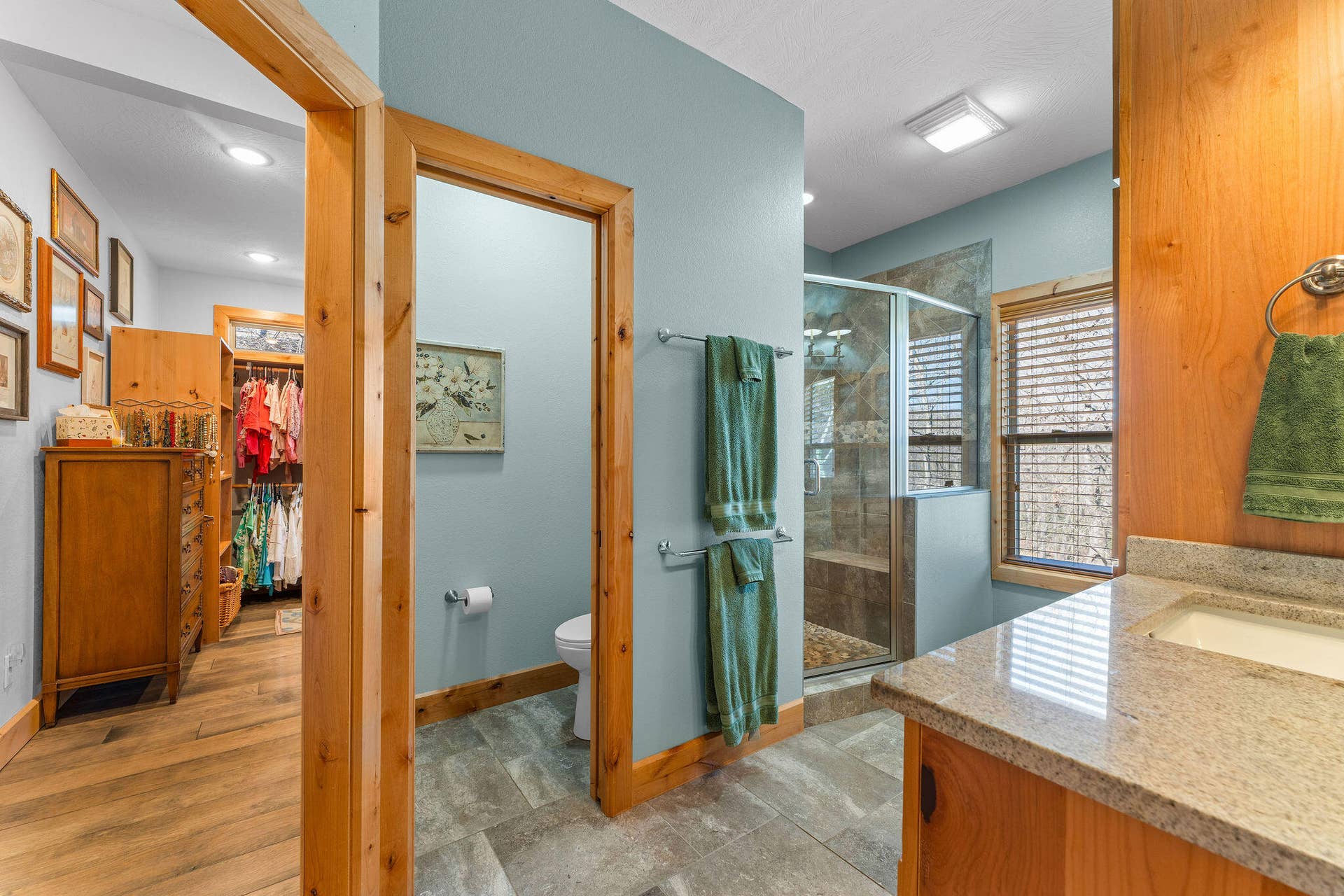 429 Hidden Shores Drive, Branson West, MO 65737 Primary En-Suite