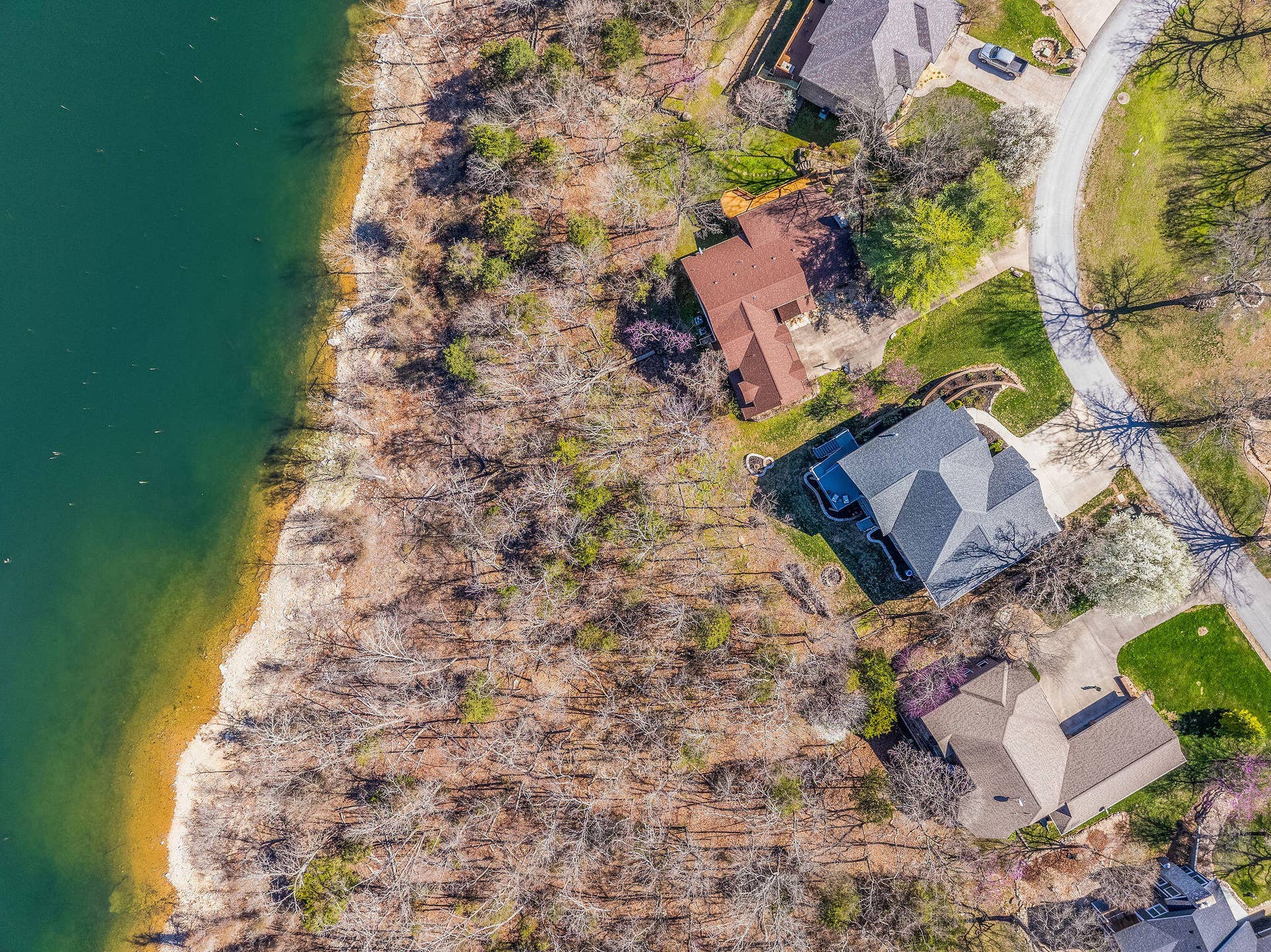 429 Hidden Shores Drive, Branson West, MO 65737 LakeFRONT!!