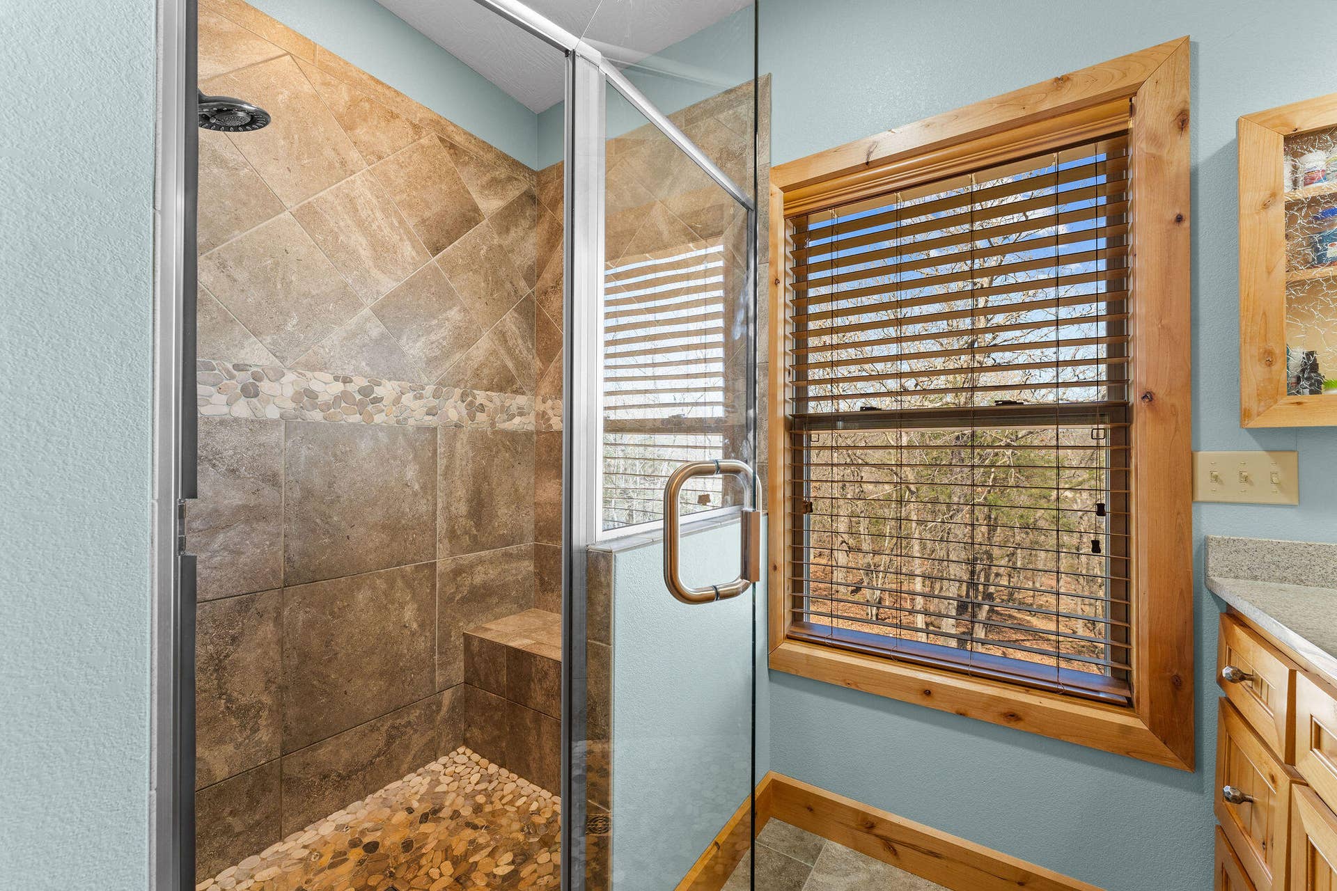 429 Hidden Shores Drive, Branson West, MO 65737 Primary En-Suite