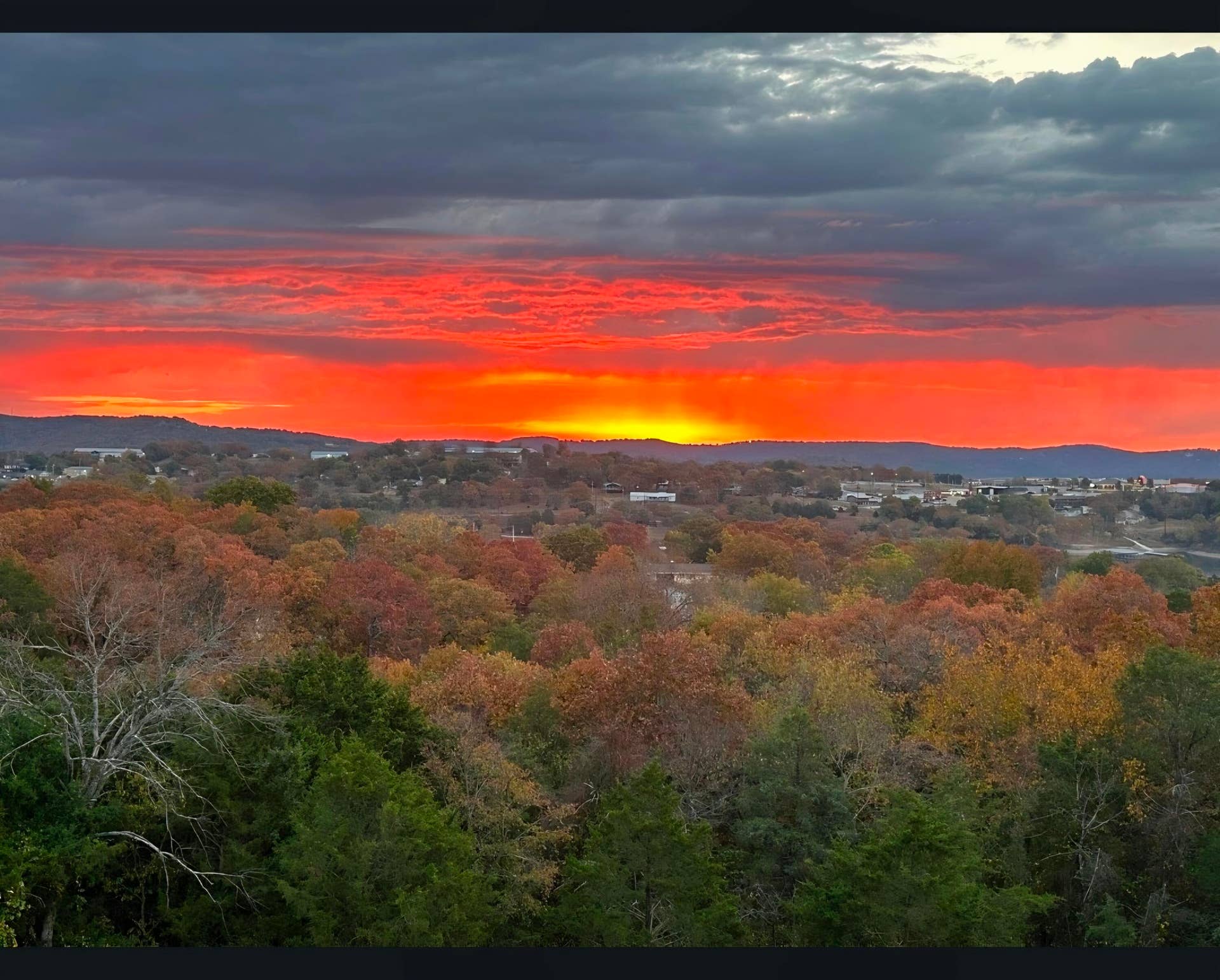 2 N Wilderness Trail, Kimberling City, MO 65686 Fall Vibes!