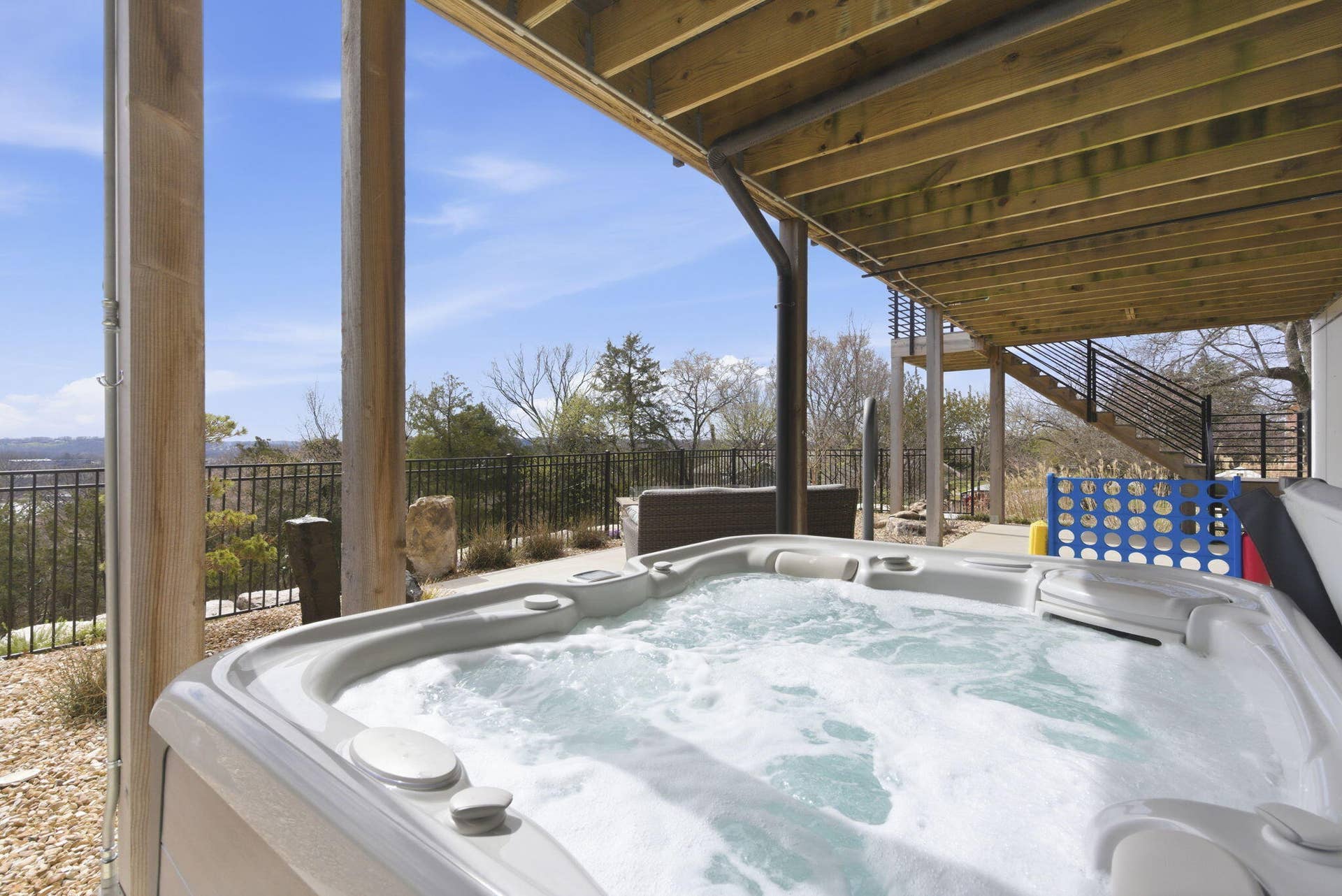 2 N Wilderness Trail, Kimberling City, MO 65686 HOT TUB STAYS