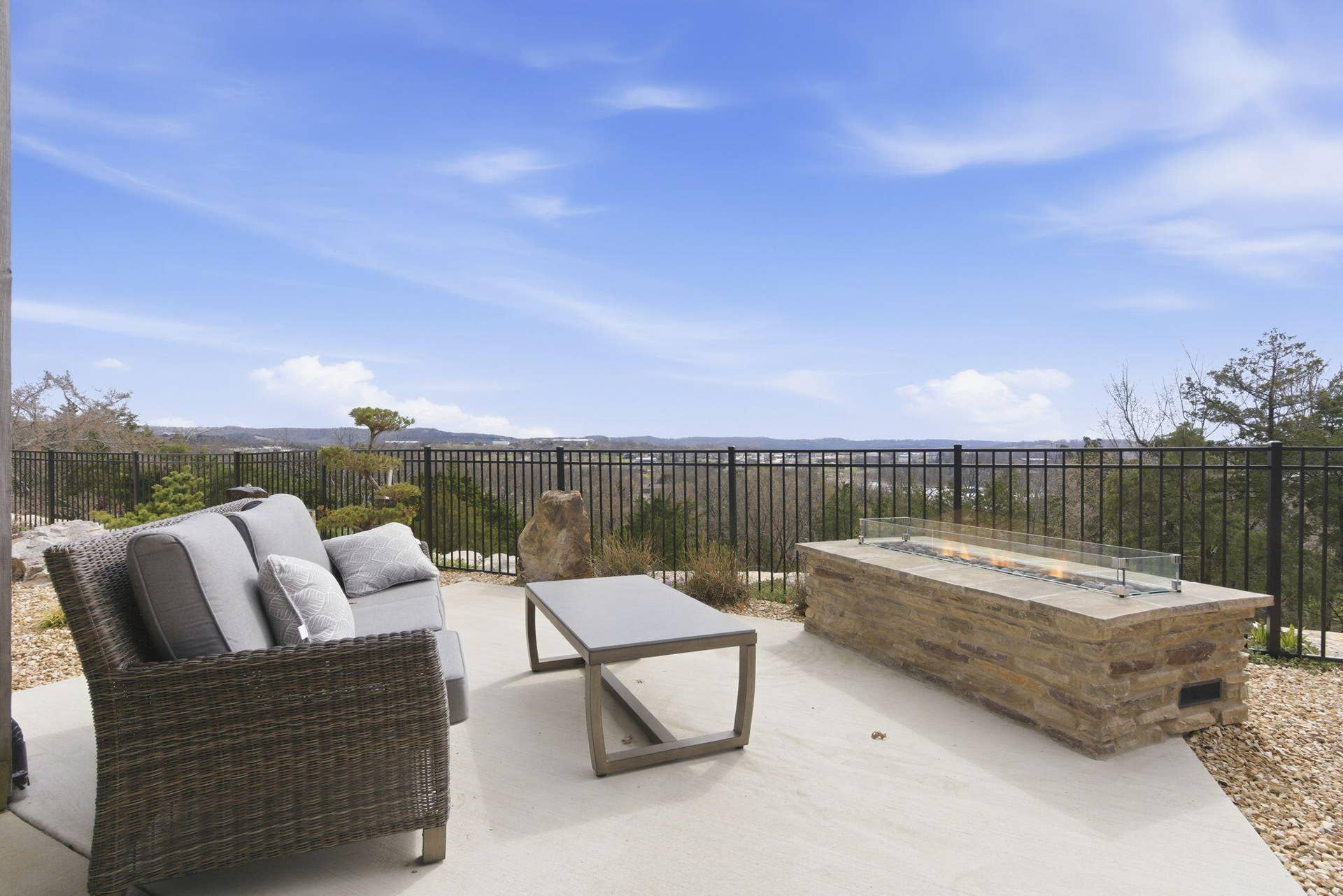 2 N Wilderness Trail, Kimberling City, MO 65686 LOWER LEVEL PATIO