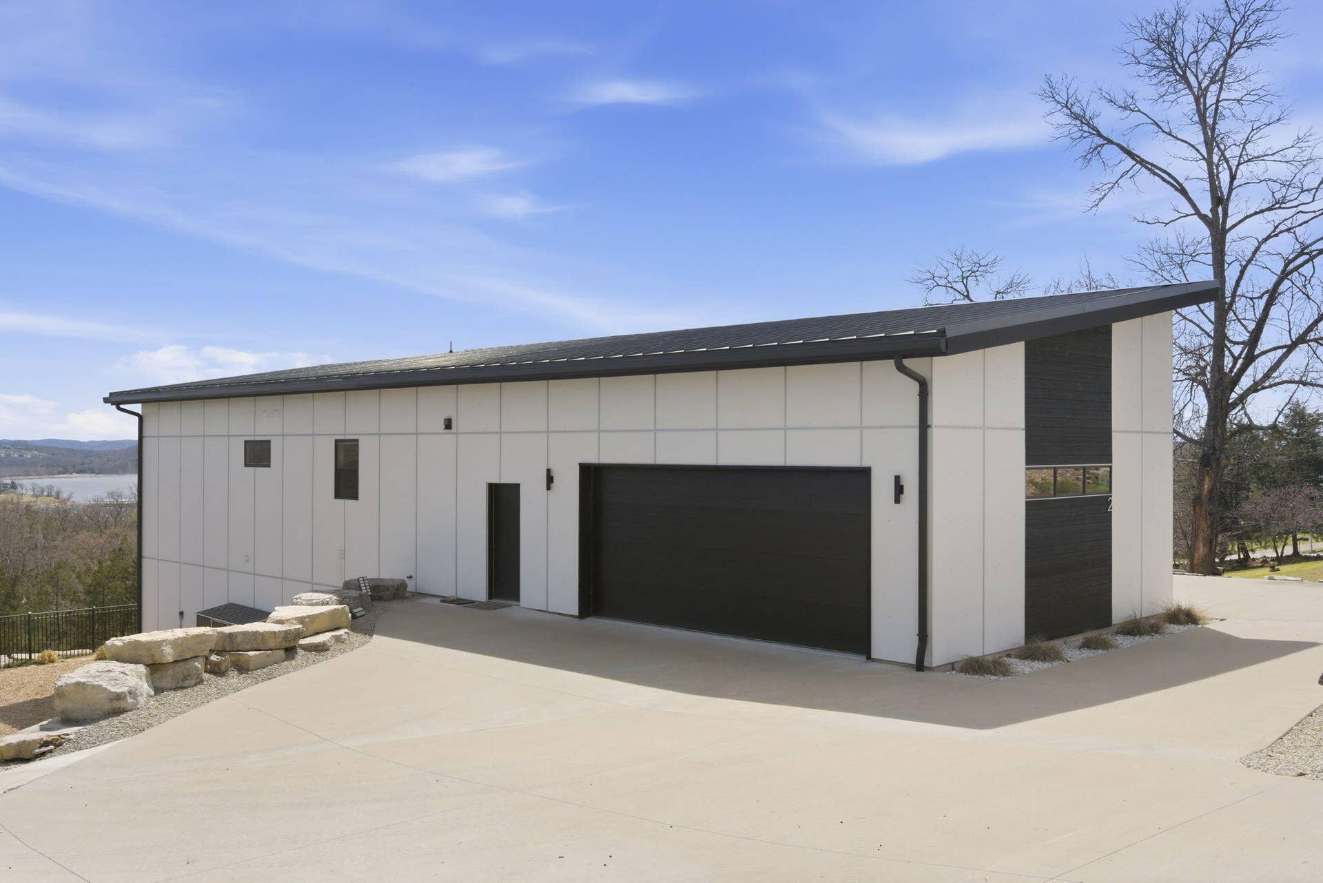 2 N Wilderness Trail, Kimberling City, MO 65686 DRIVE THROUGH GARAGE