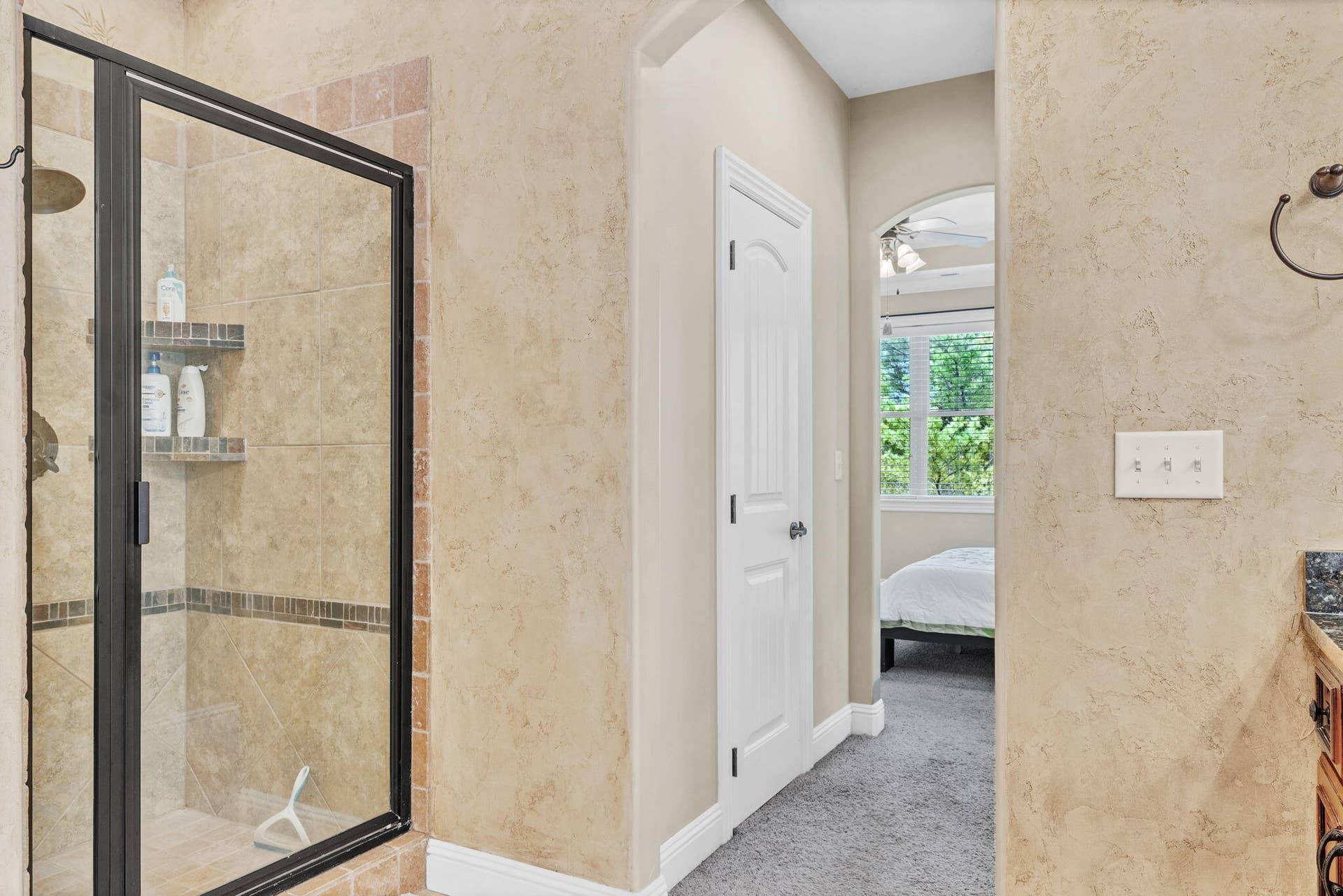 His/Hers Walk In Closets