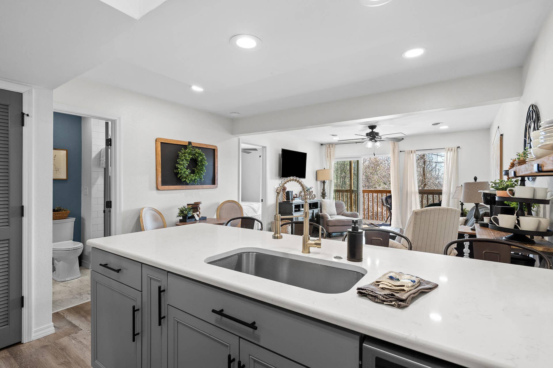 26 Sinatra Court, #1, Branson West, MO 65737 Great for entertaining